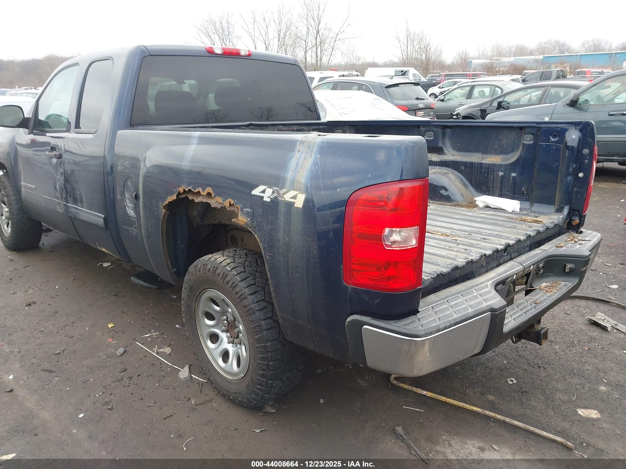 CHEVROLET SILVERADO image 3