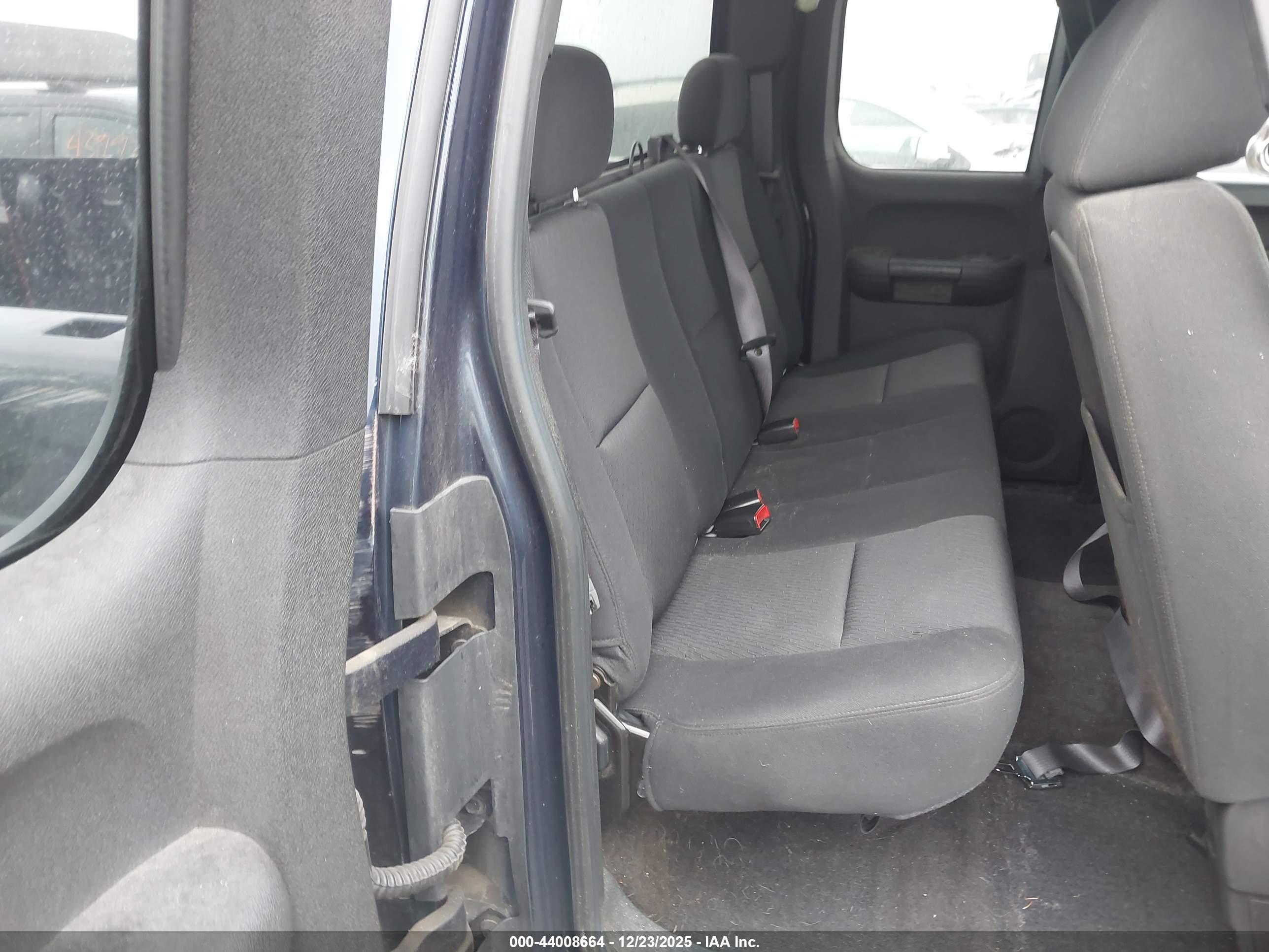 CHEVROLET SILVERADO image 8
