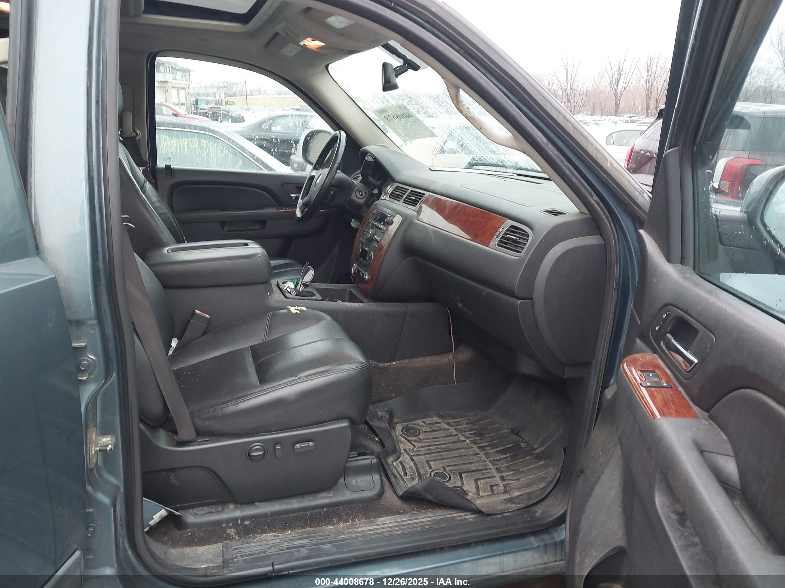 CHEVROLET SILVERADO image 5
