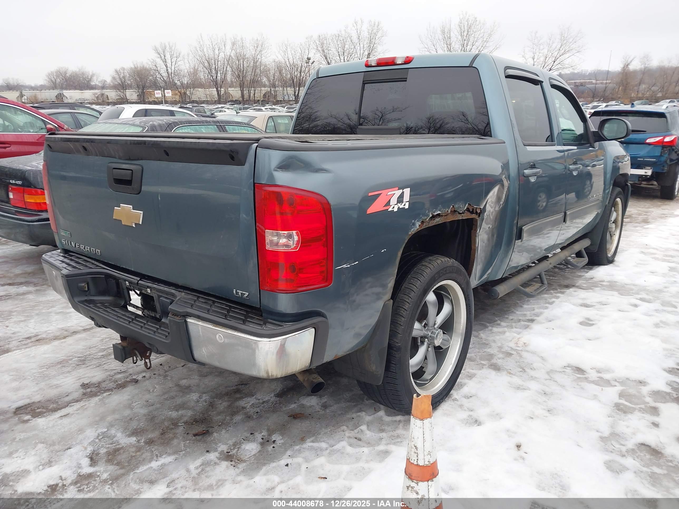 CHEVROLET SILVERADO image 6