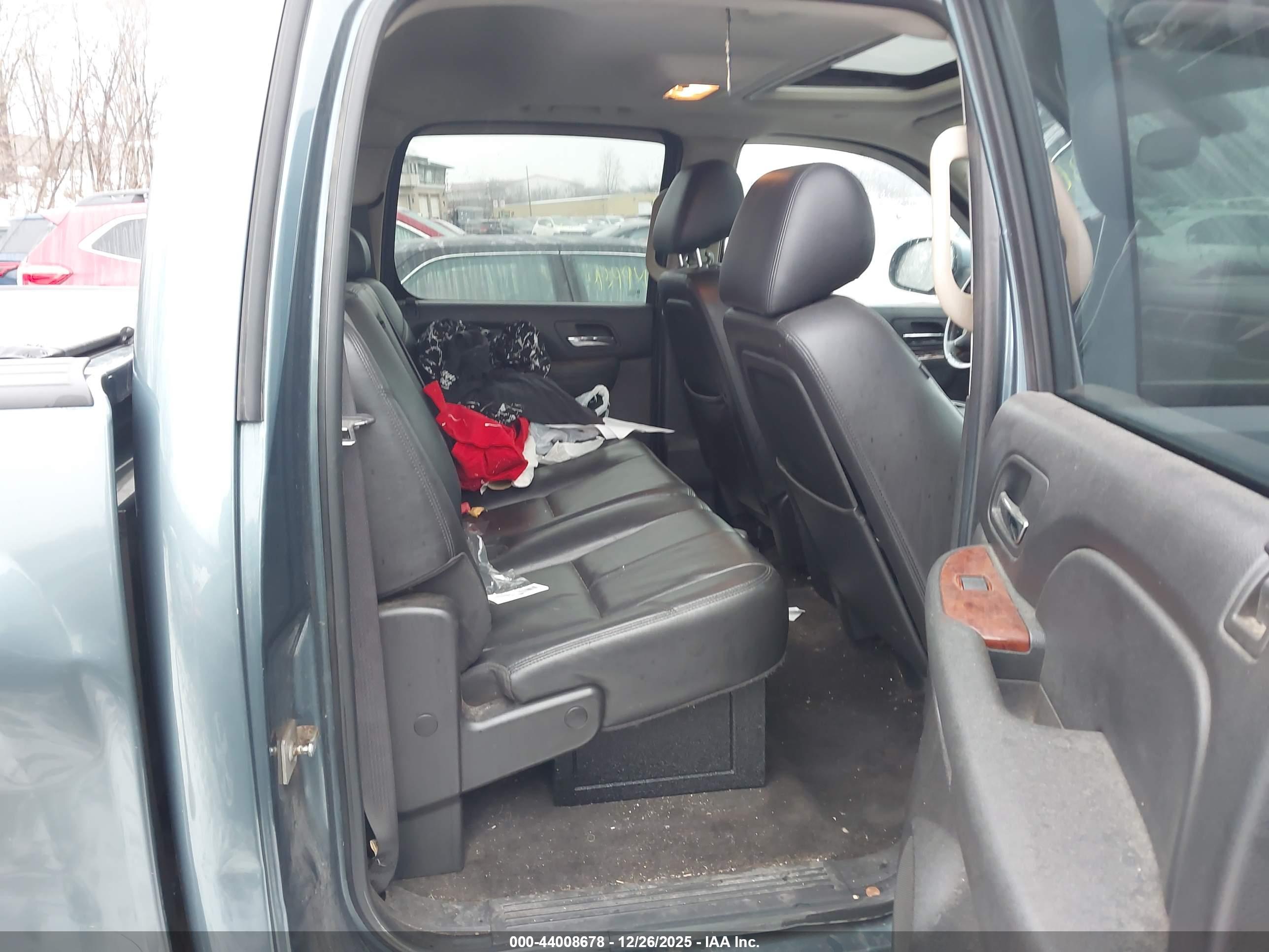 CHEVROLET SILVERADO image 8
