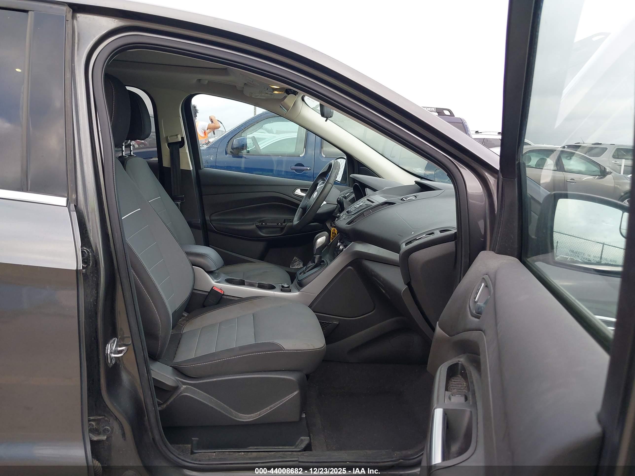 FORD ESCAPE image 5