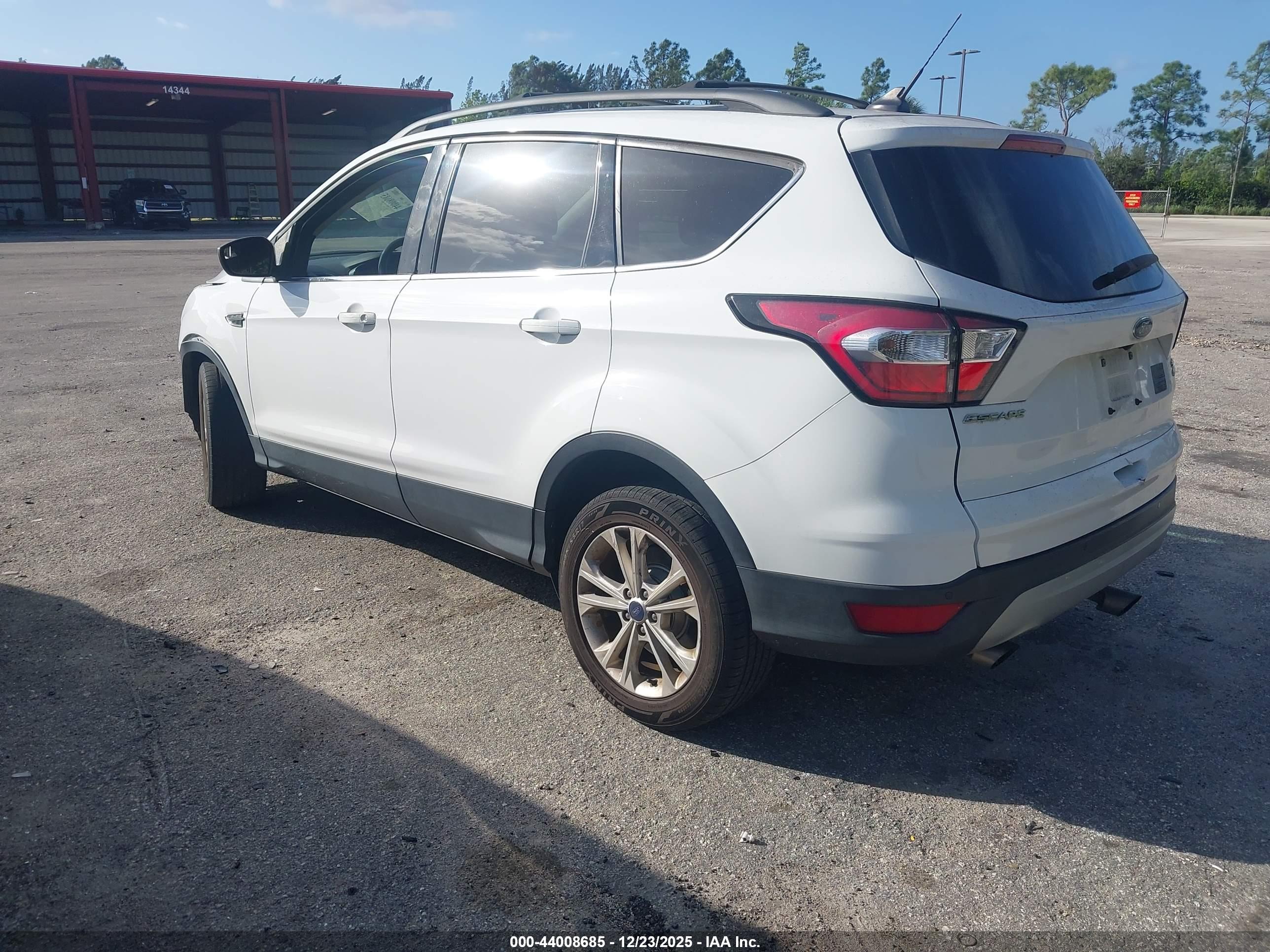 FORD ESCAPE image 3