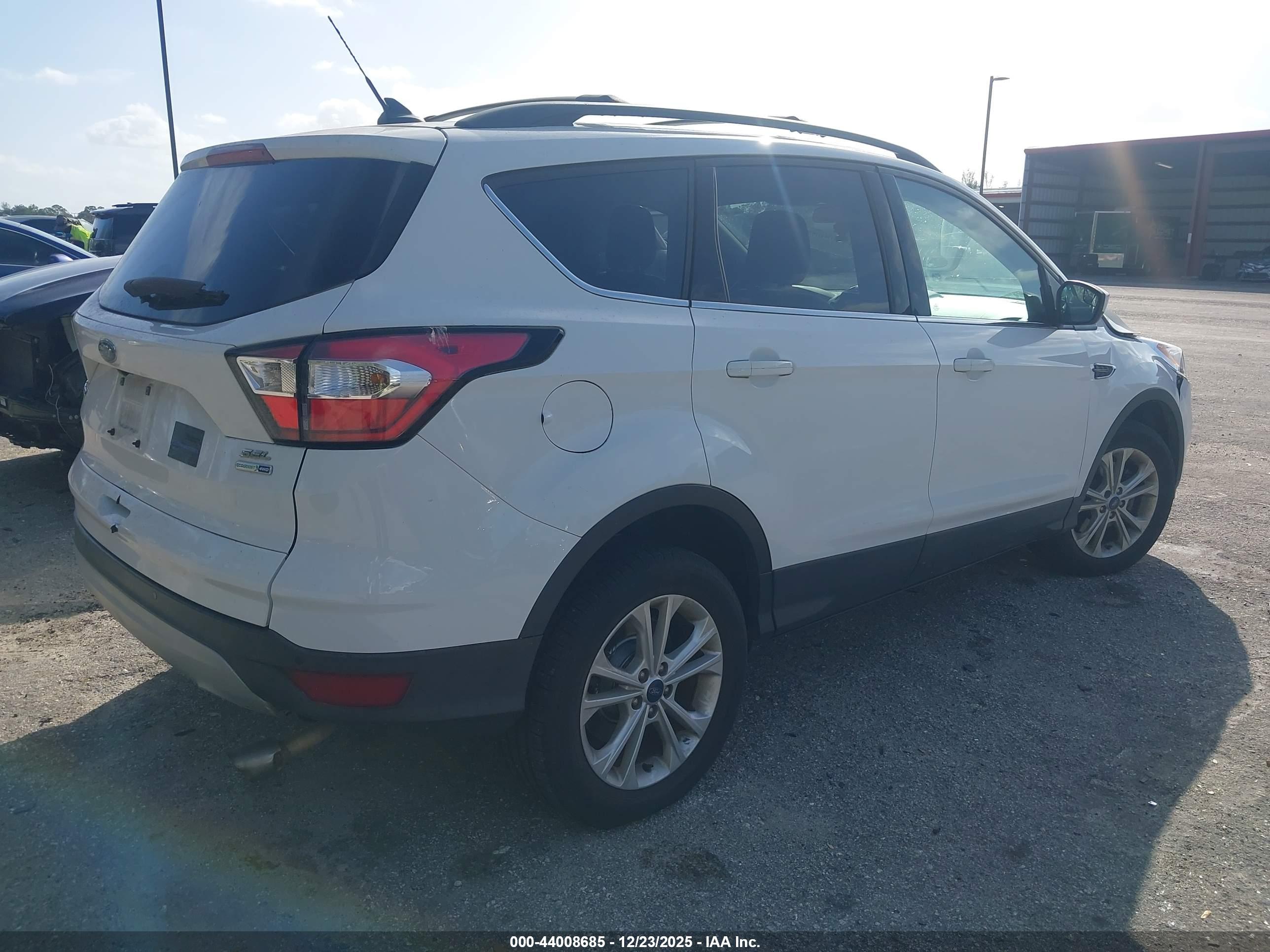 FORD ESCAPE image 4