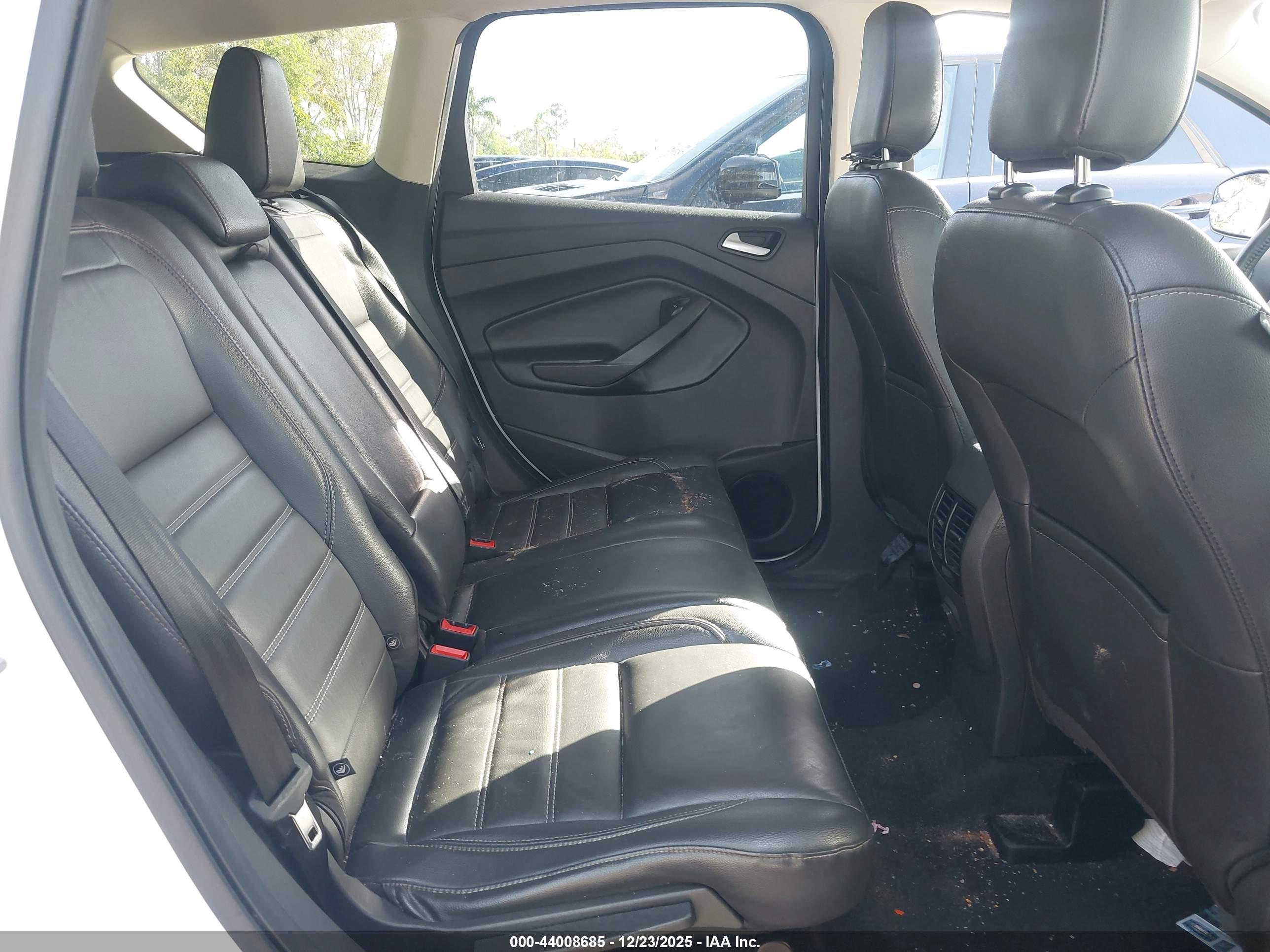 FORD ESCAPE image 8