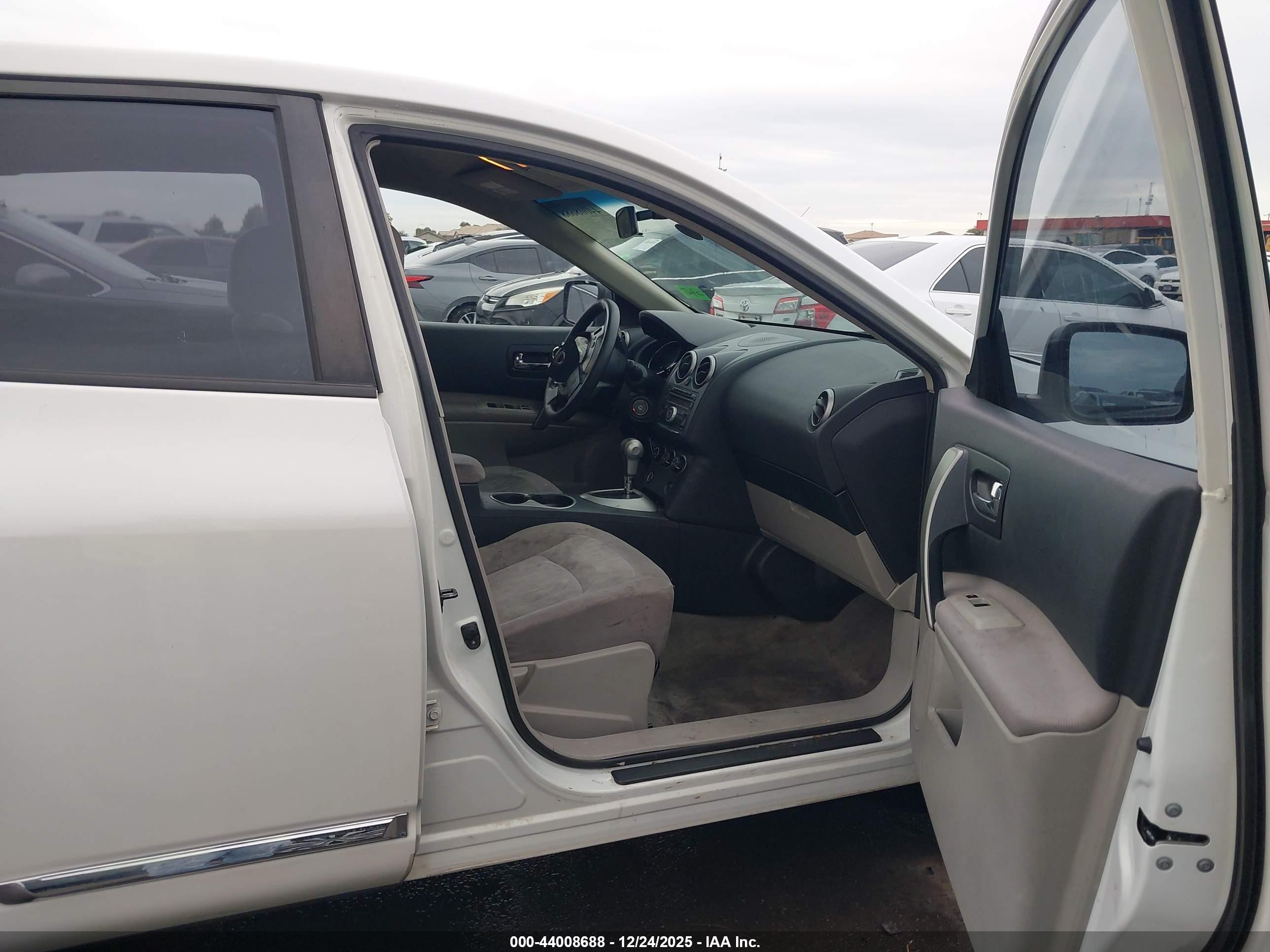 NISSAN ROGUE image 5