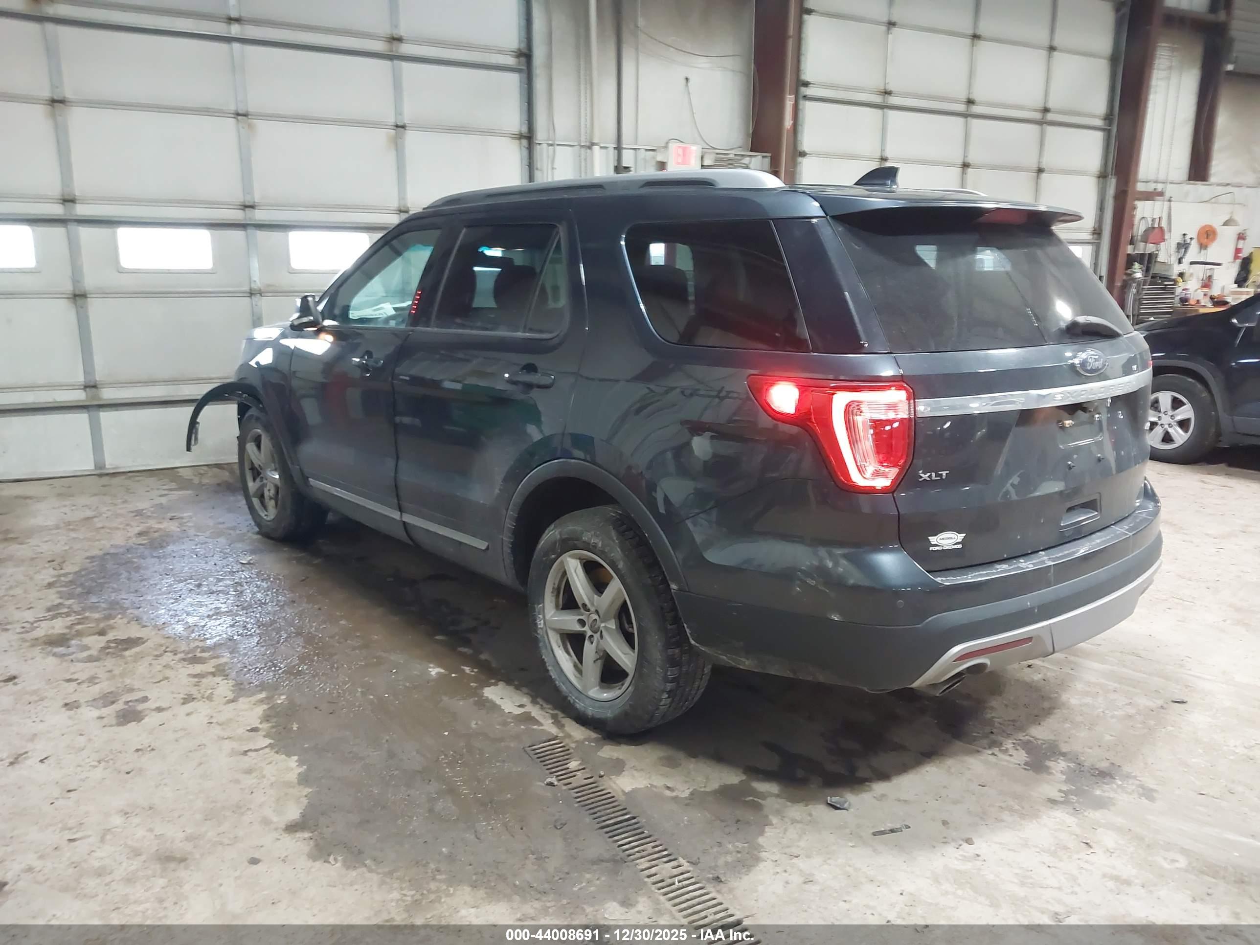 FORD EXPLORER image 3