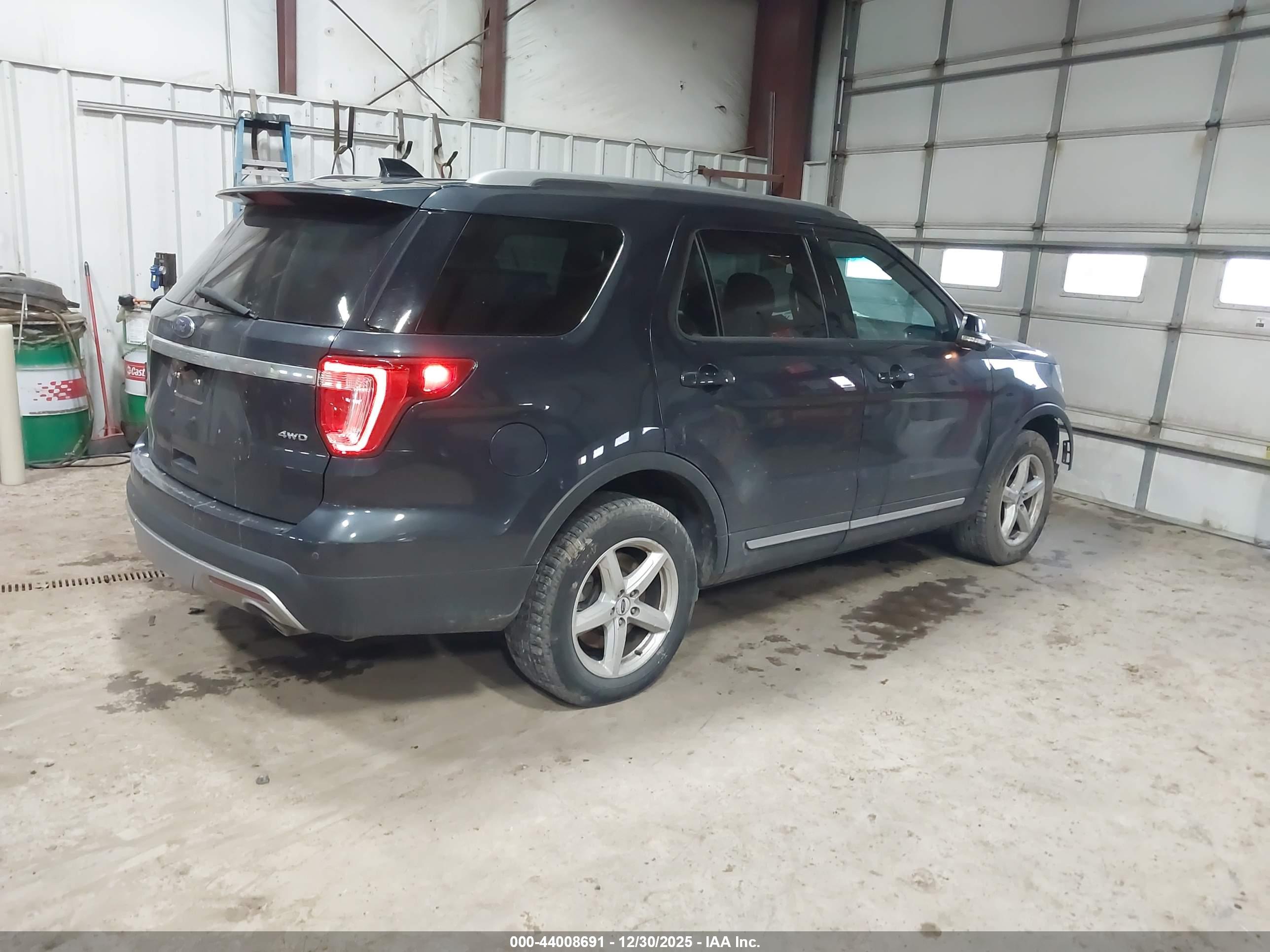 FORD EXPLORER image 4
