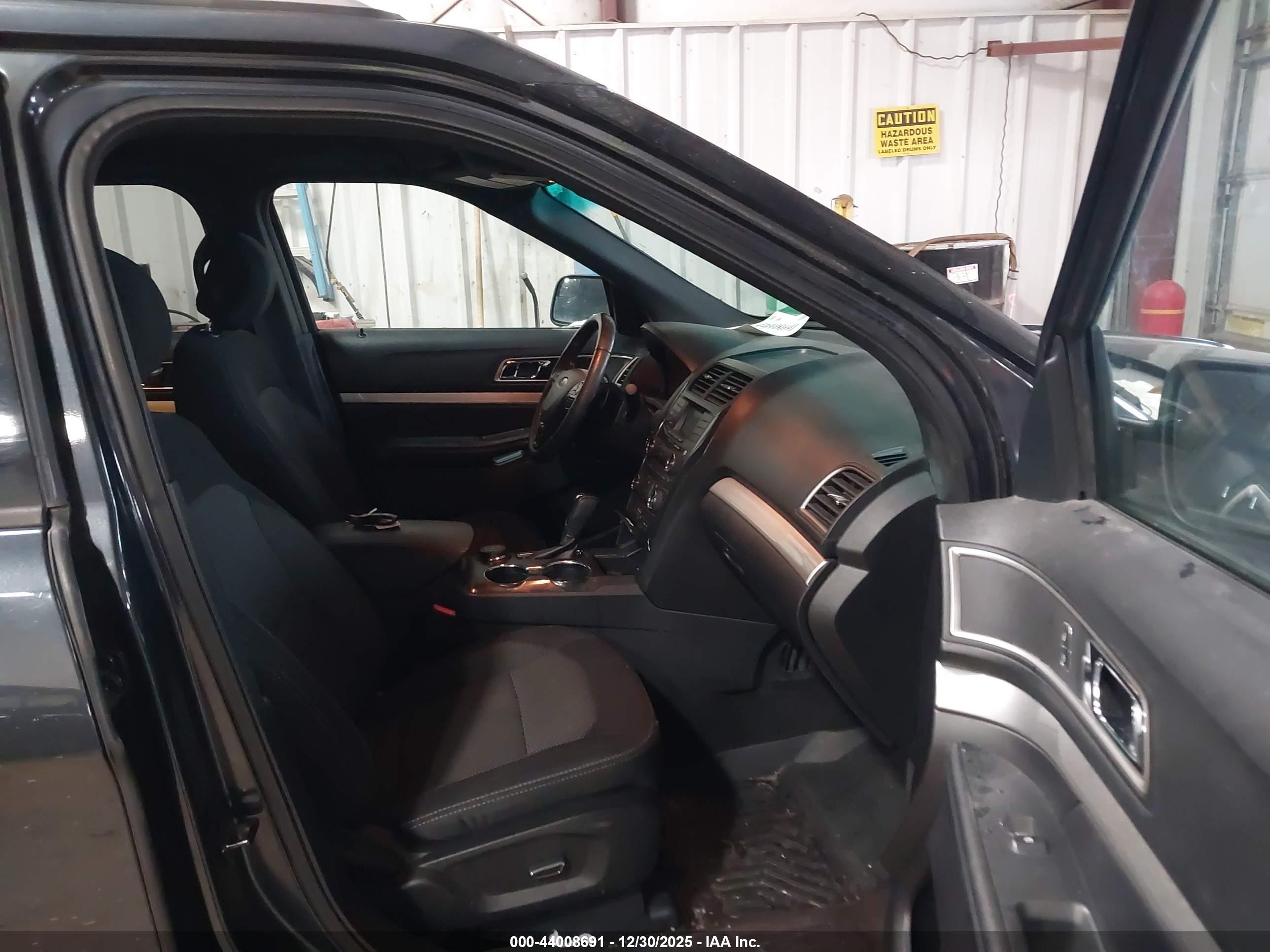 FORD EXPLORER image 5
