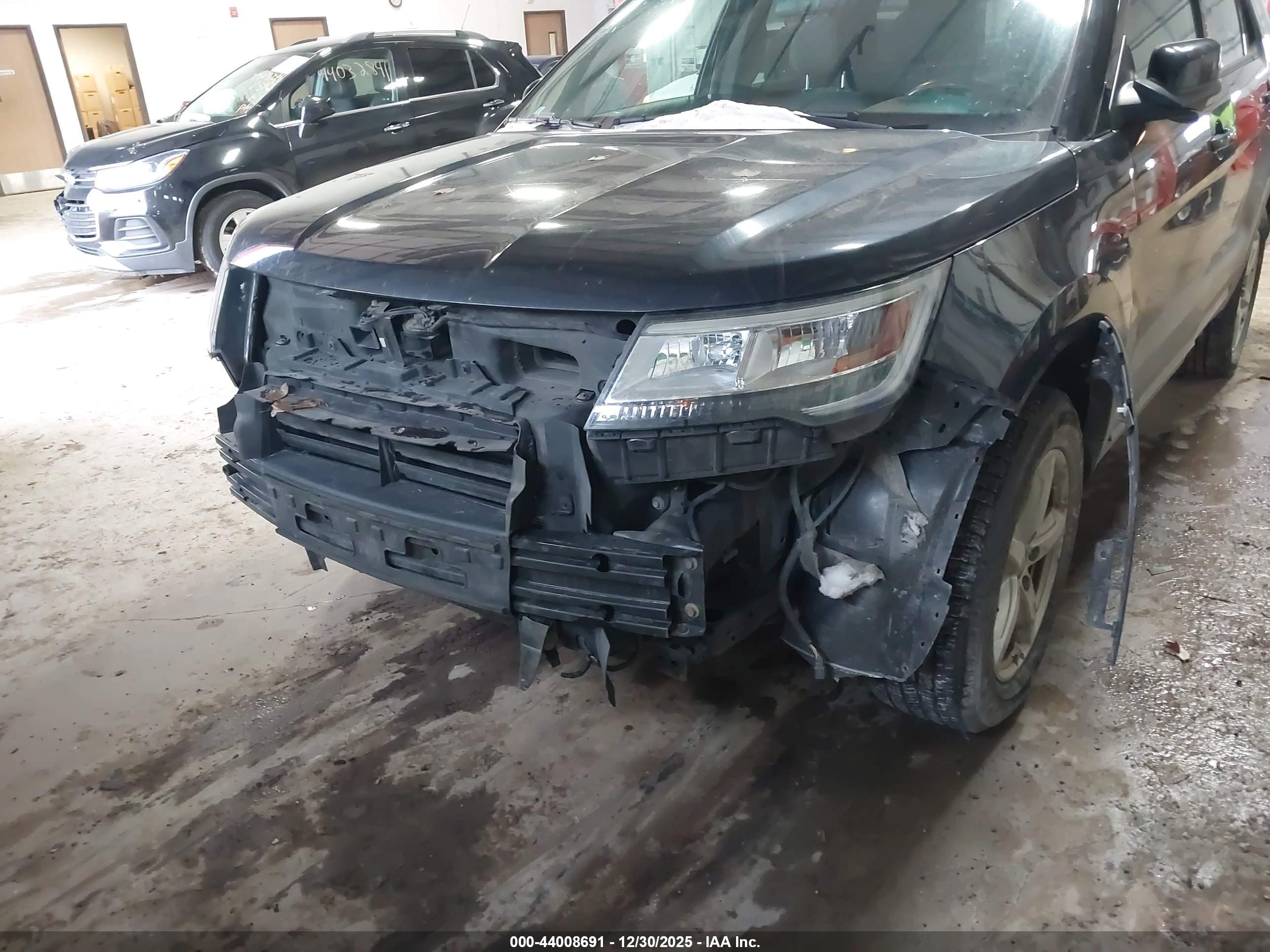 FORD EXPLORER image 6