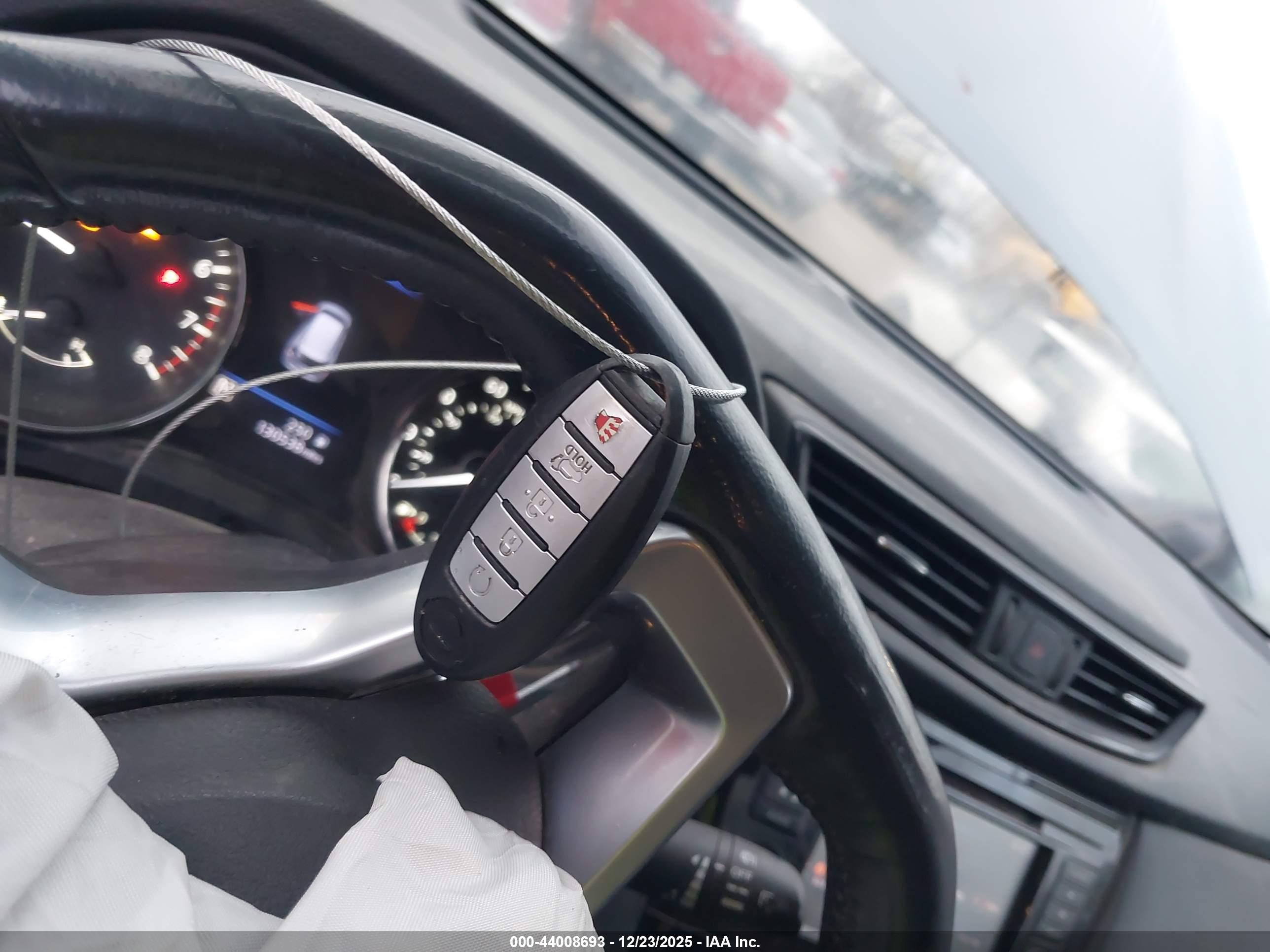 NISSAN ROGUE image 11