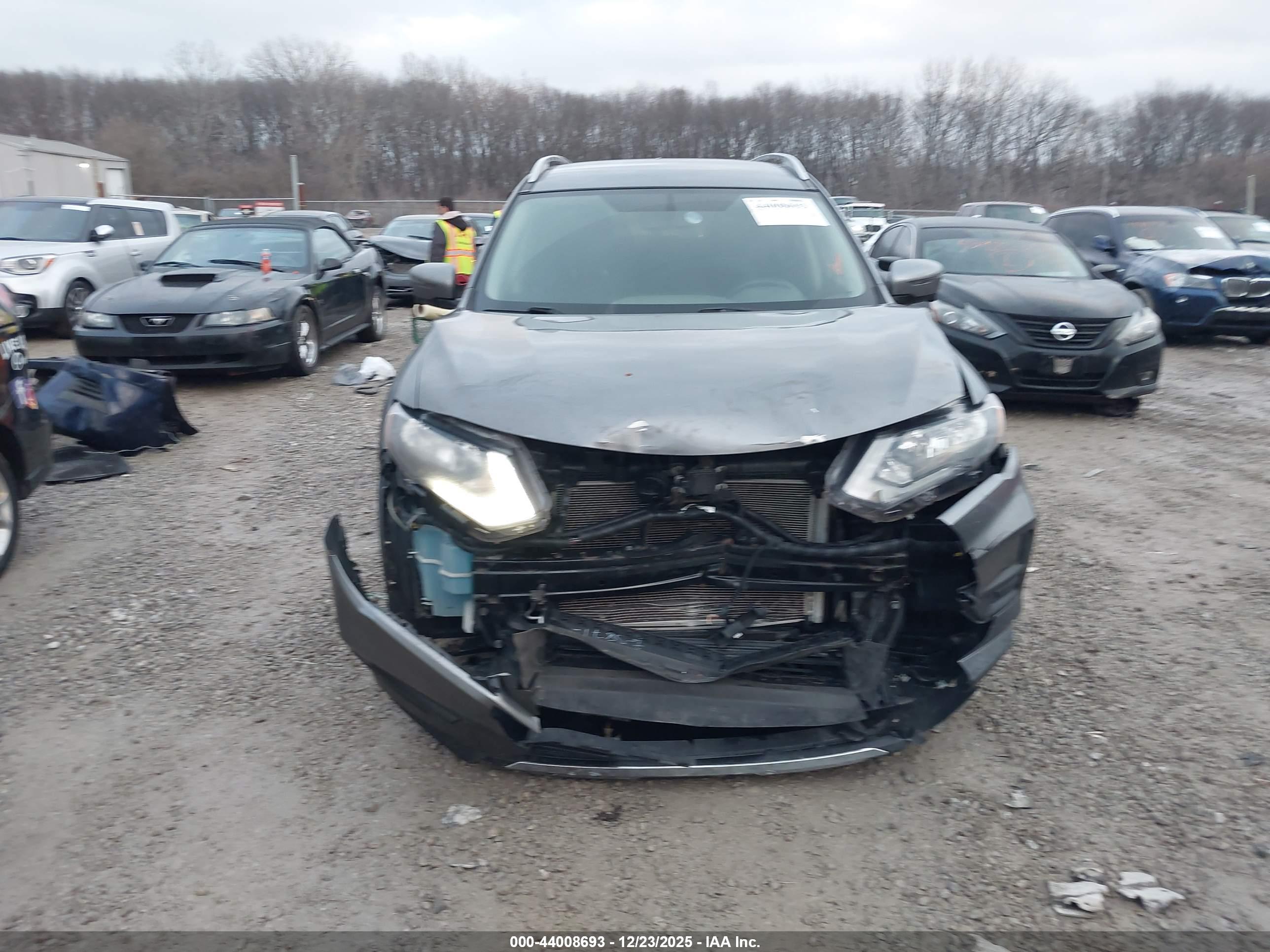 NISSAN ROGUE image 6
