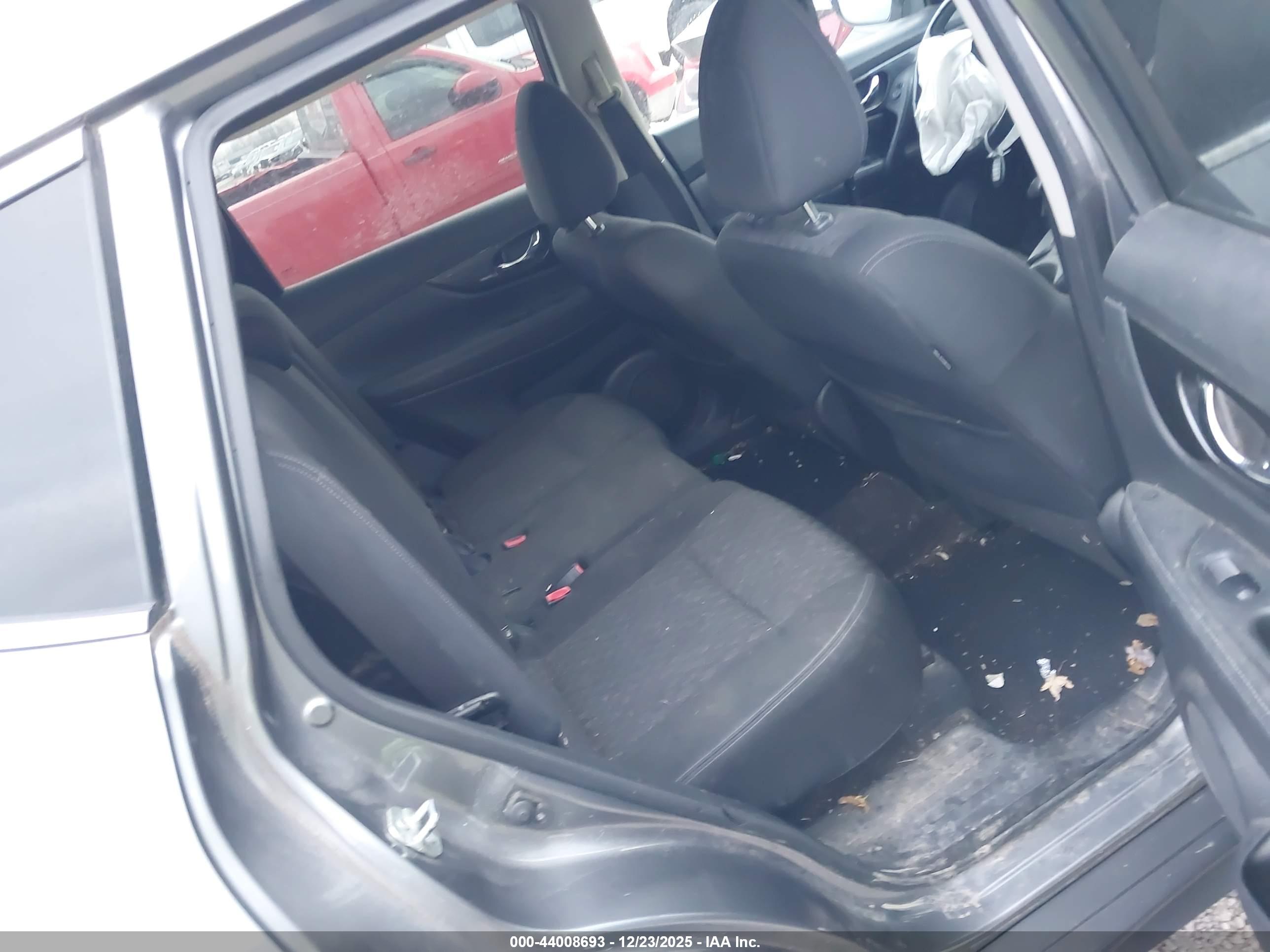 NISSAN ROGUE image 8