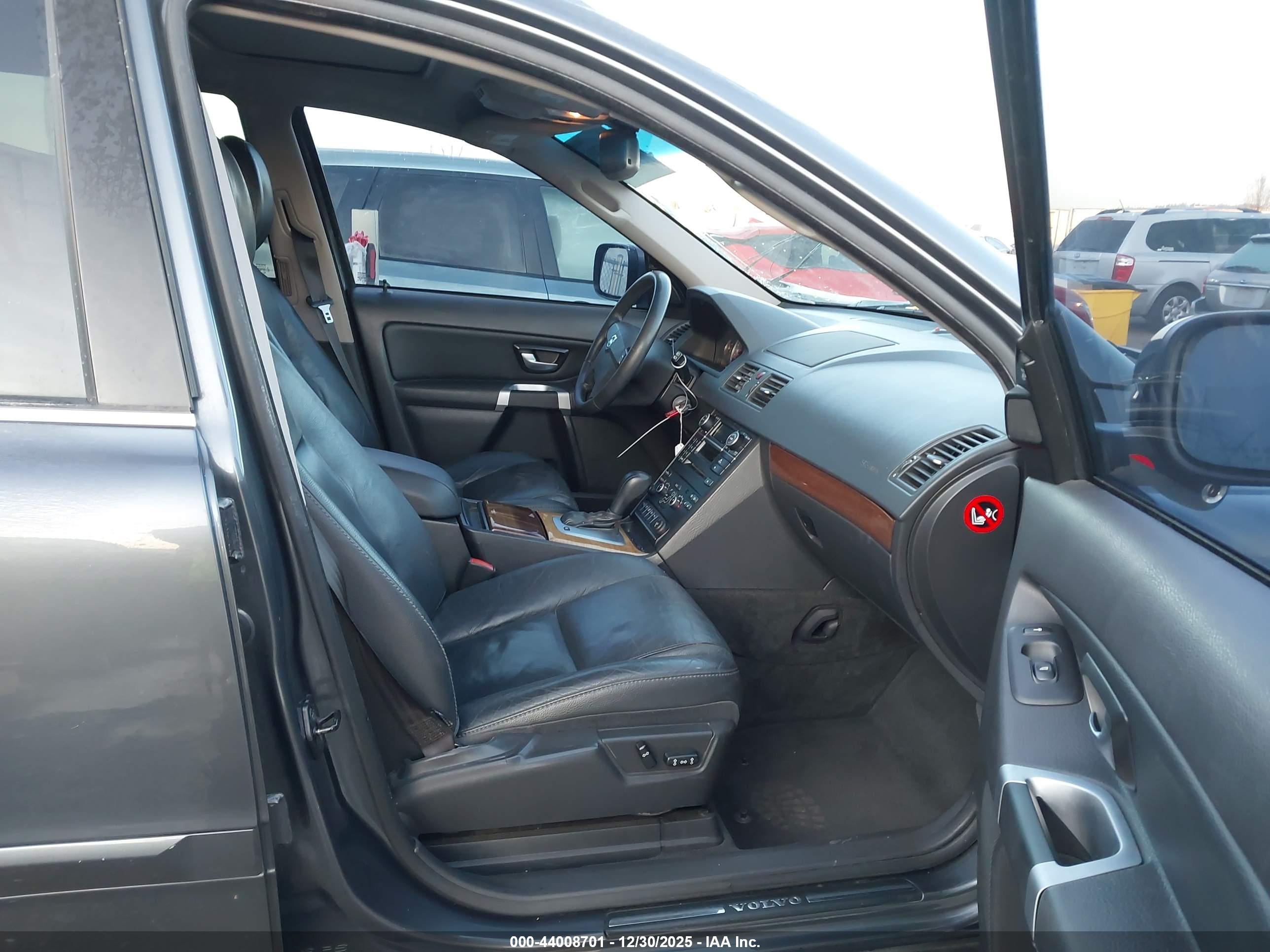 VOLVO XC90 image 5