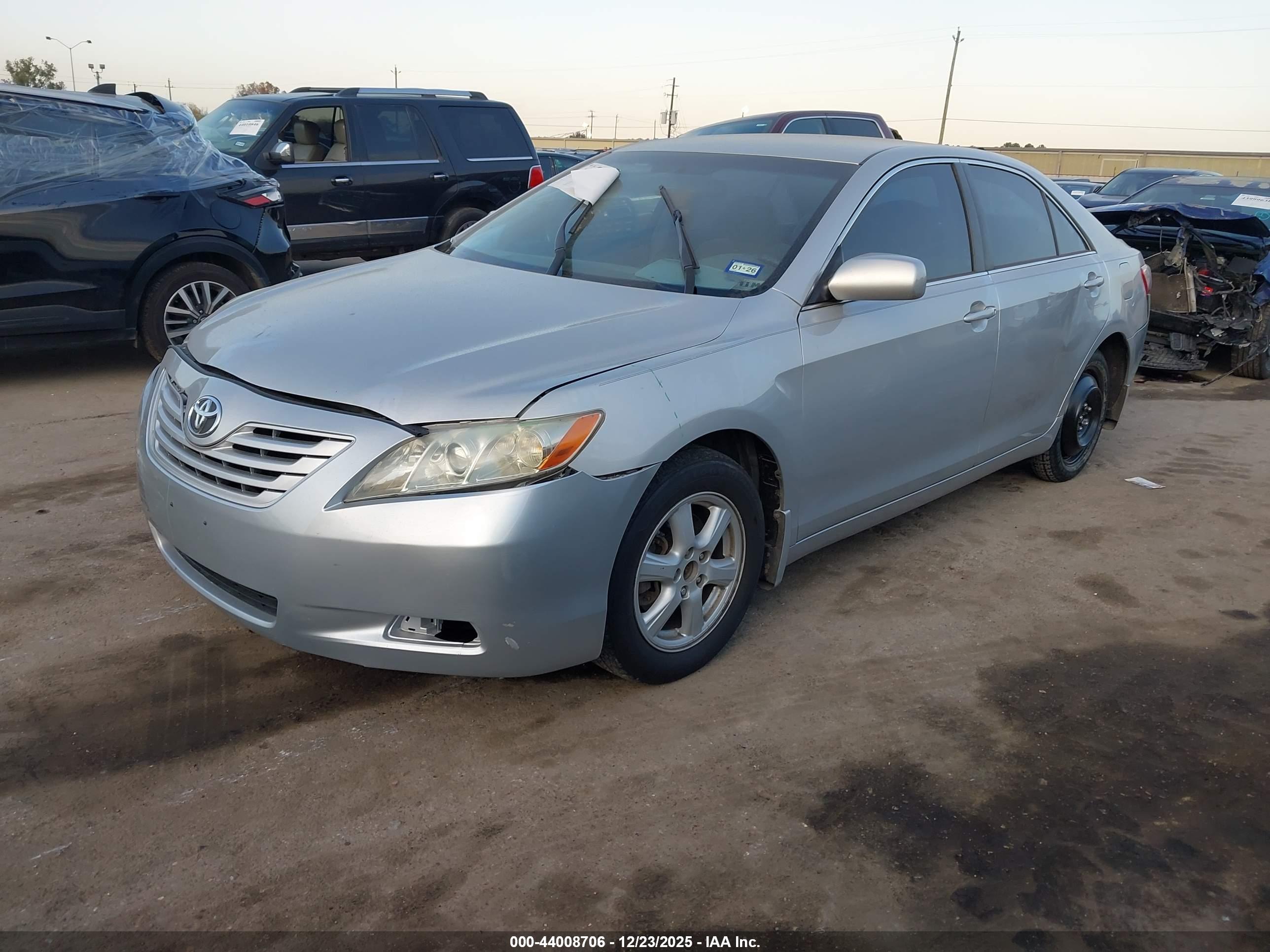 TOYOTA CAMRY image 2