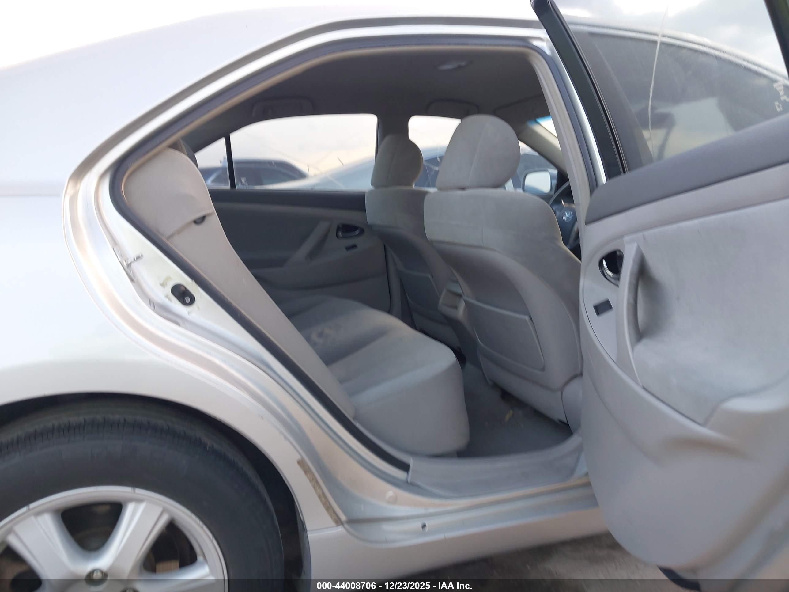 TOYOTA CAMRY image 8