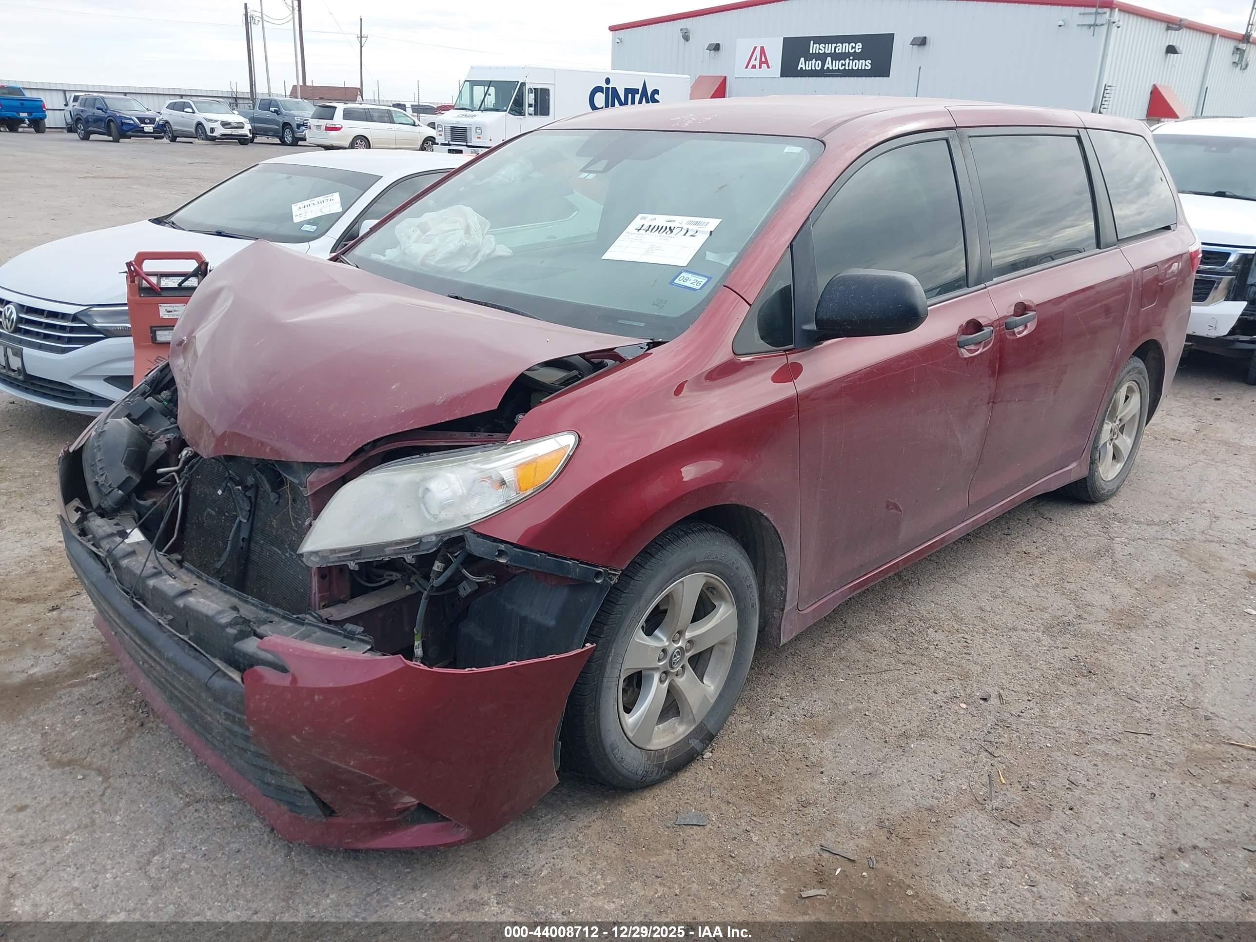 TOYOTA SIENNA image 2