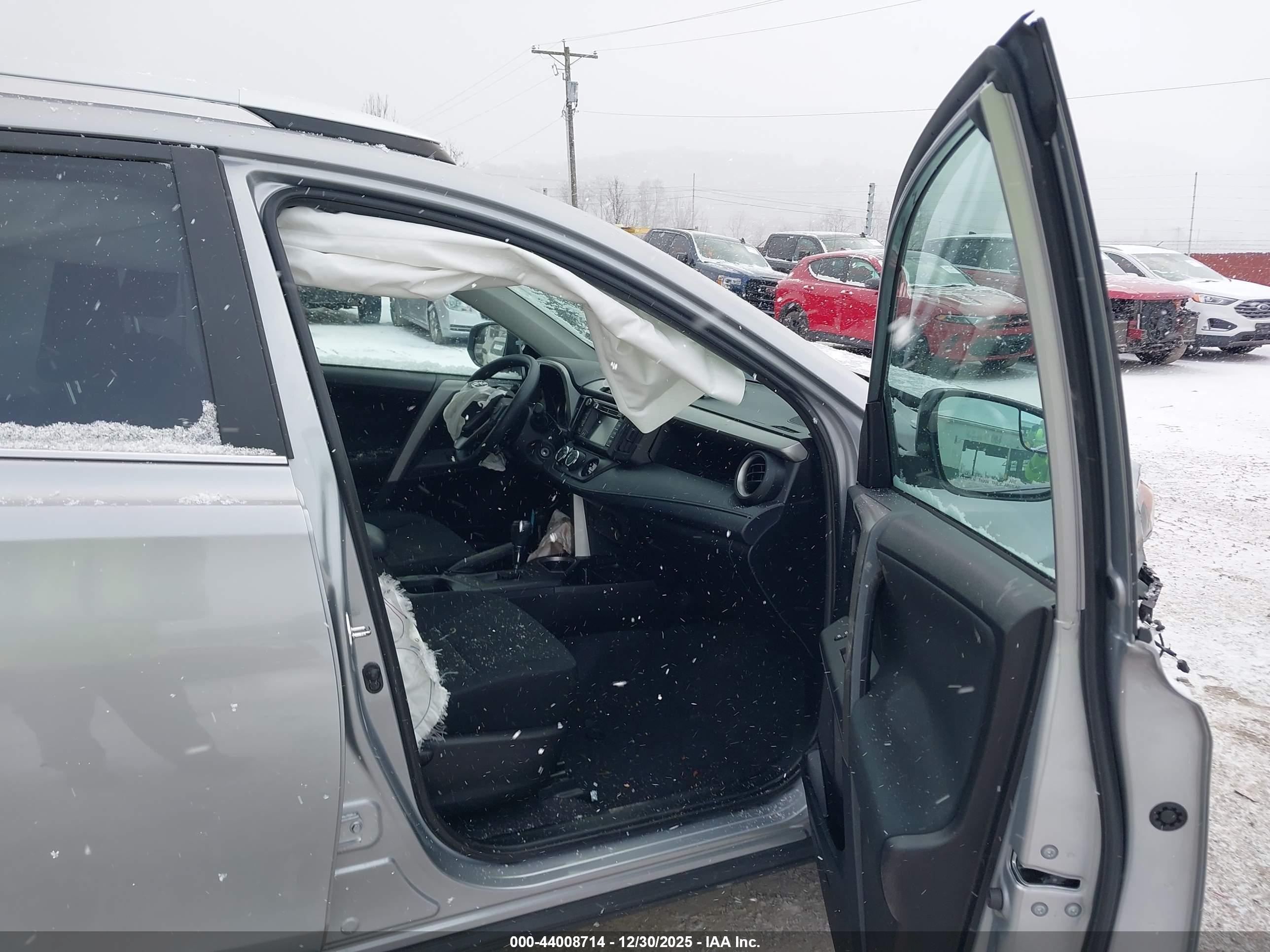 TOYOTA RAV4 image 5