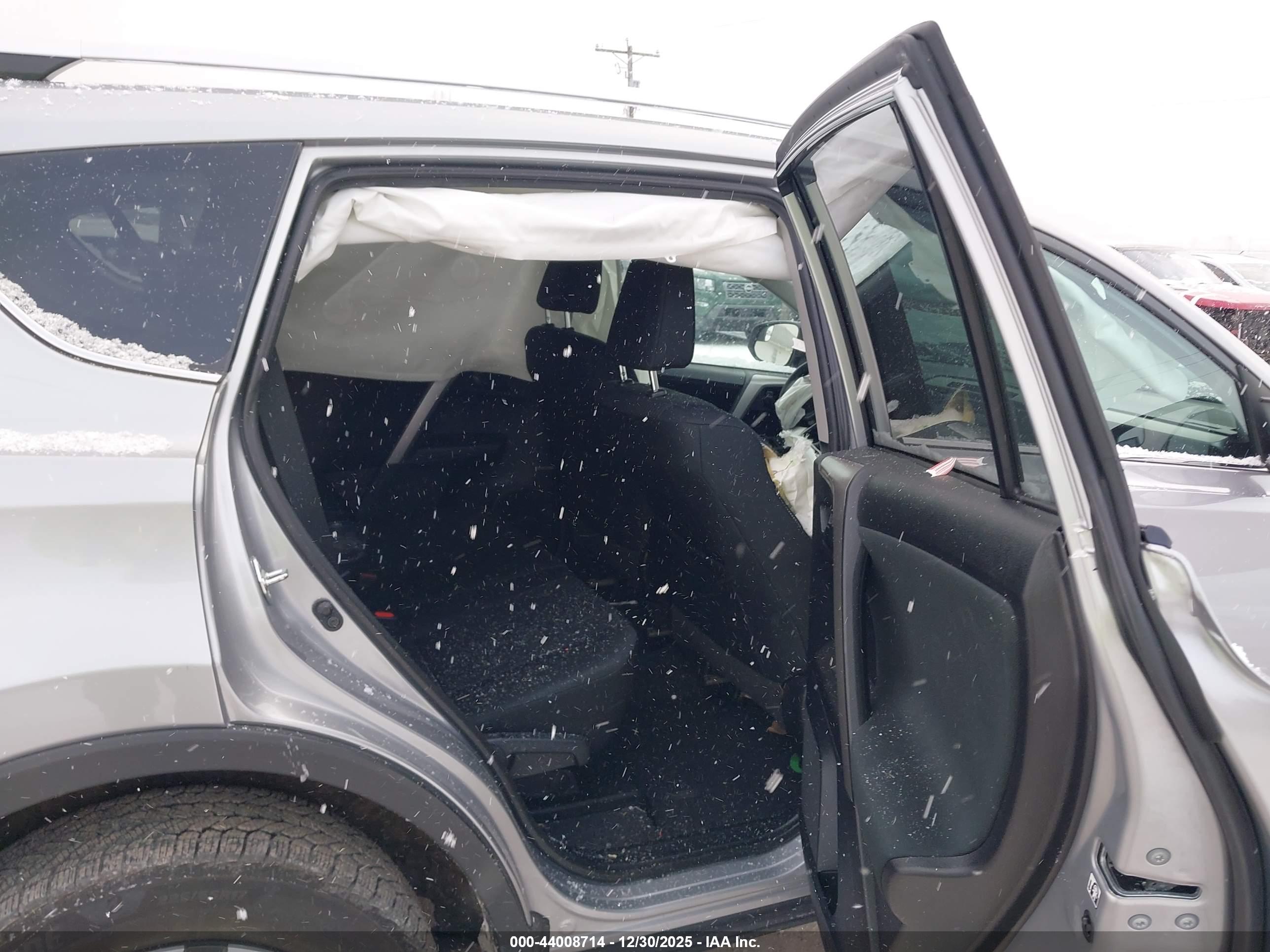 TOYOTA RAV4 image 8