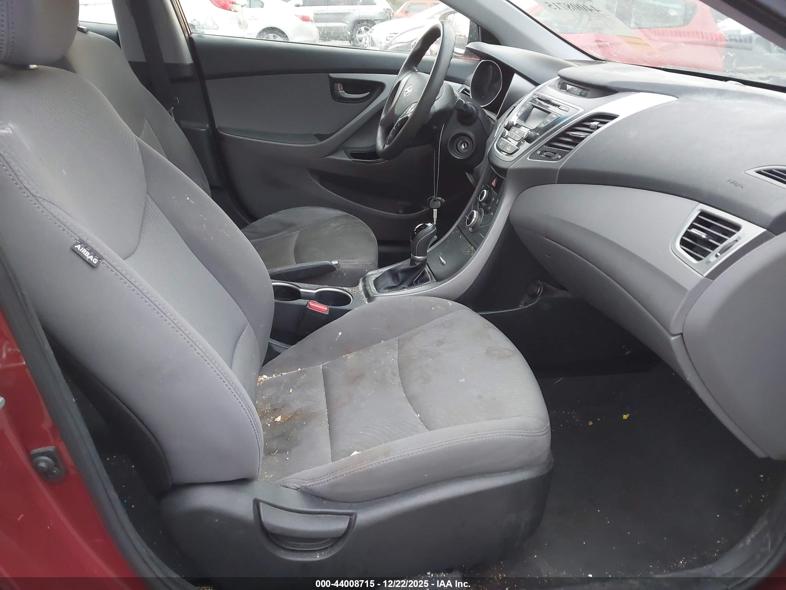 HYUNDAI ELANTRA image 5