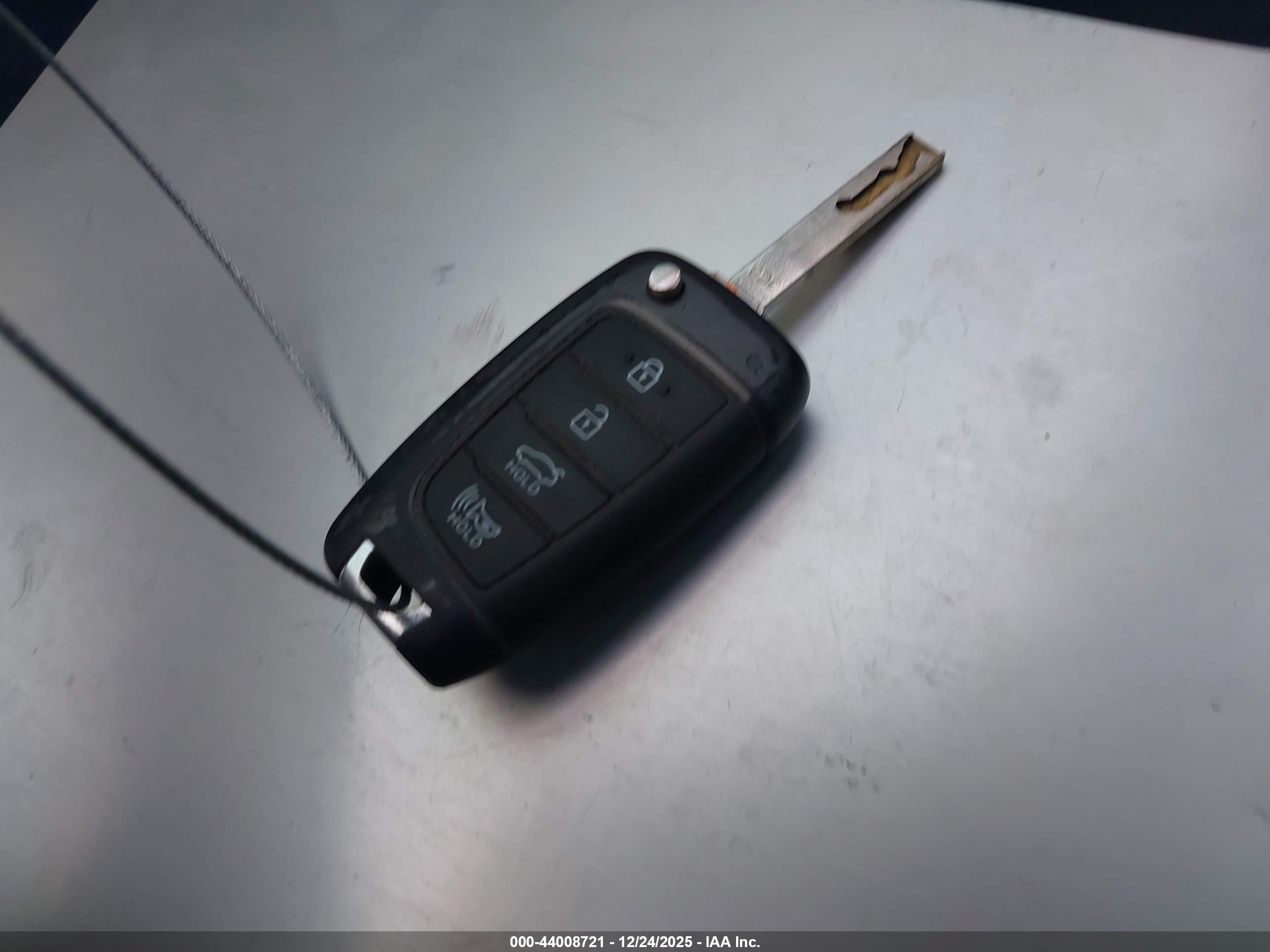 HYUNDAI ELANTRA image 11