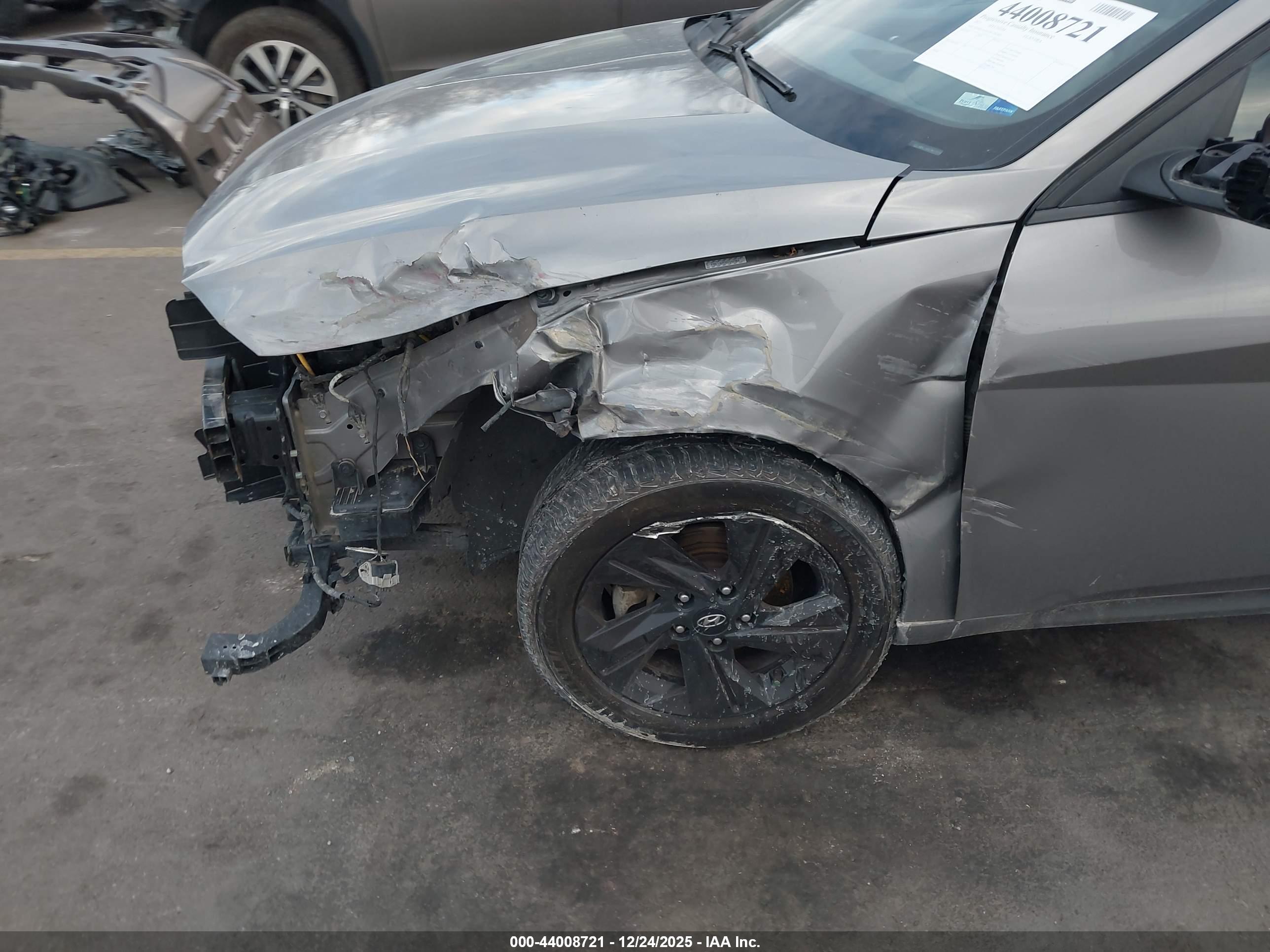 HYUNDAI ELANTRA image 6