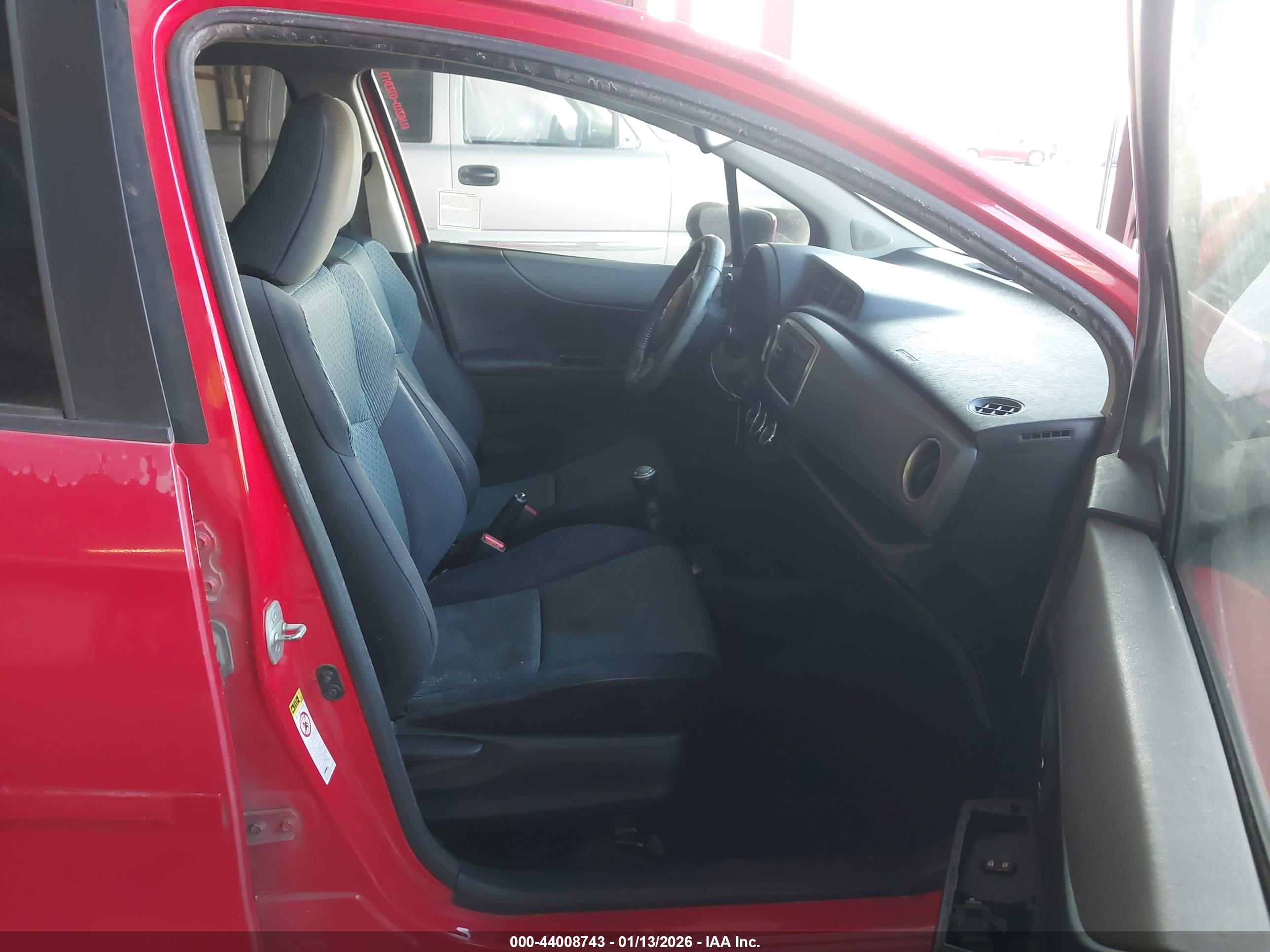 TOYOTA YARIS image 5
