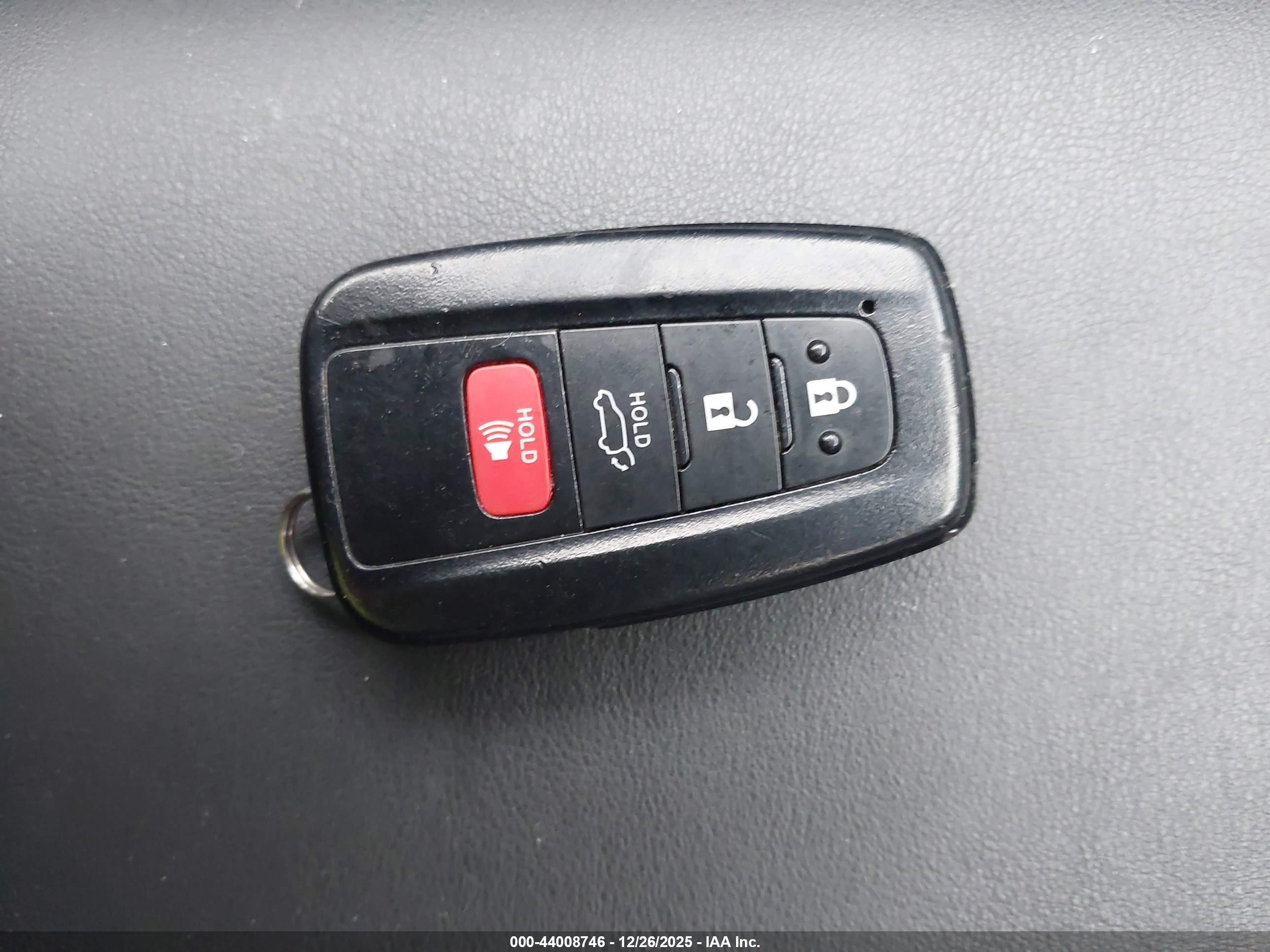TOYOTA RAV4 image 11