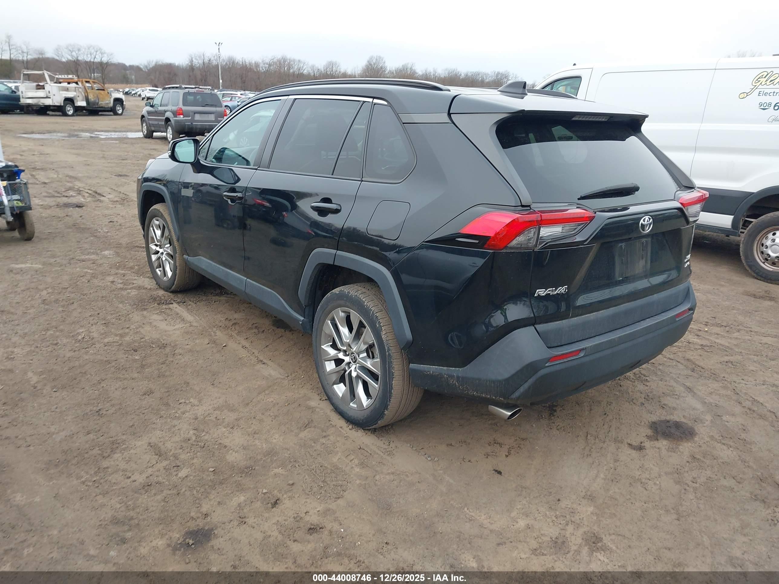 TOYOTA RAV4 image 3
