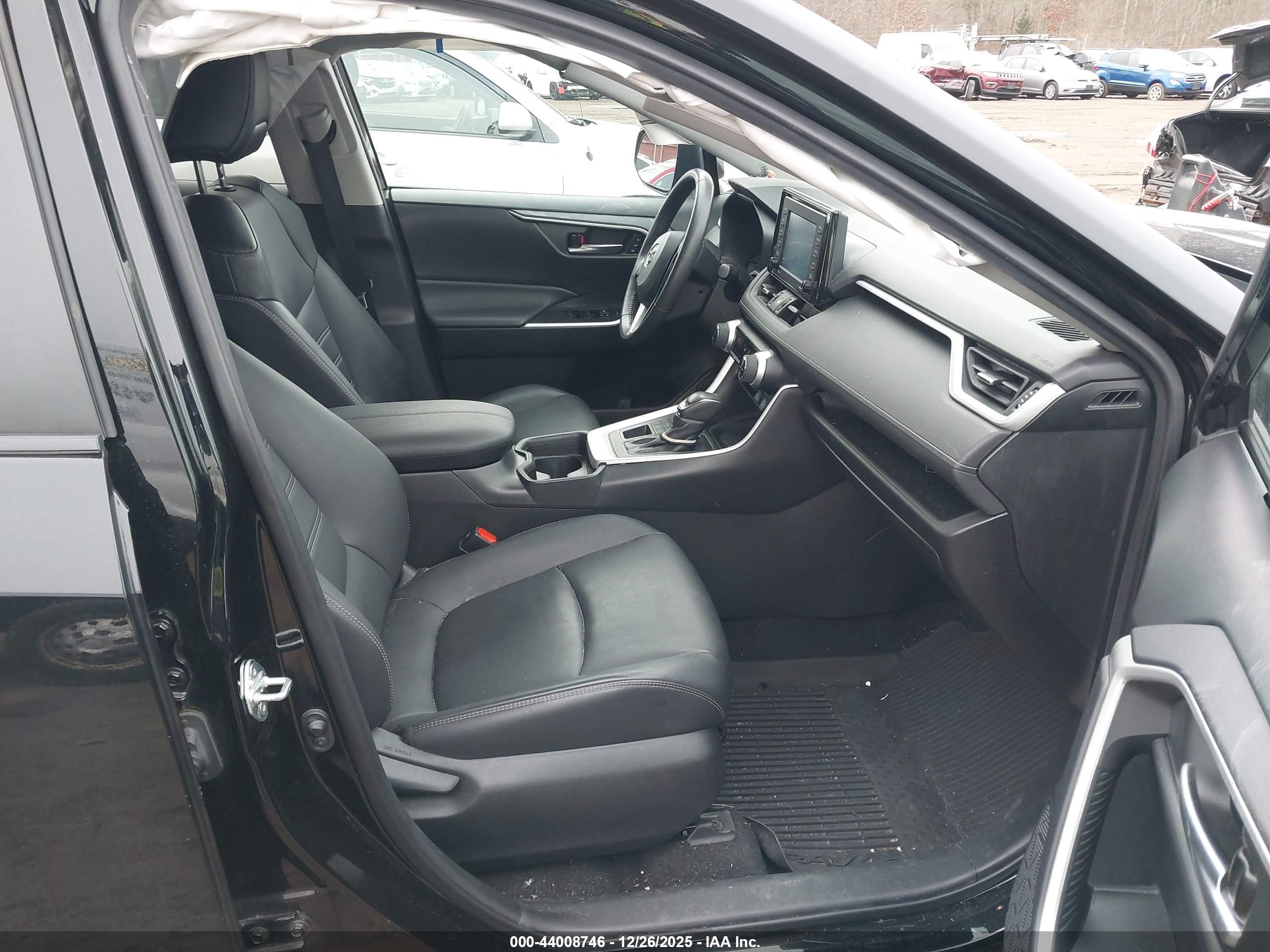 TOYOTA RAV4 image 5