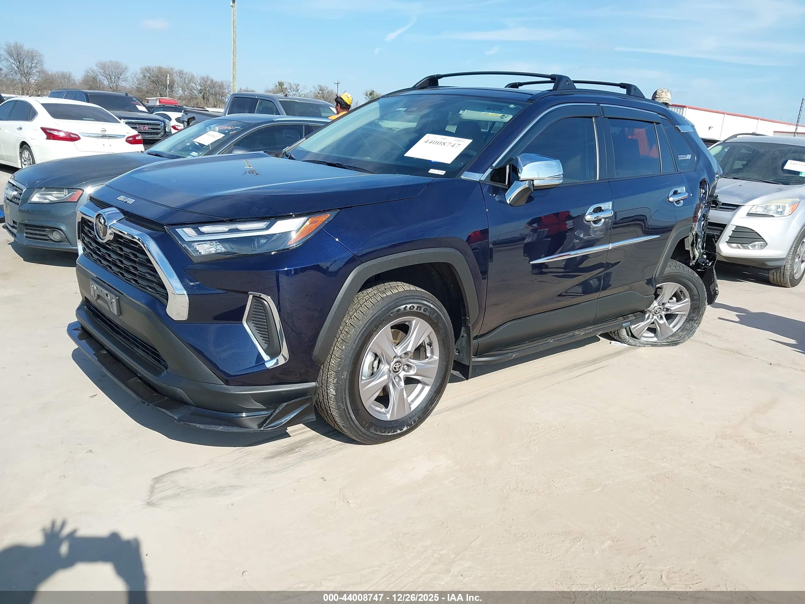 TOYOTA RAV4 image 2