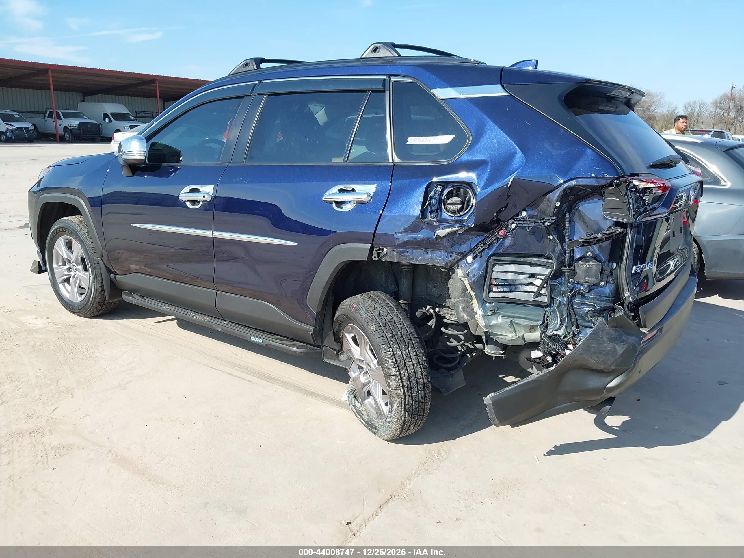 TOYOTA RAV4 image 3