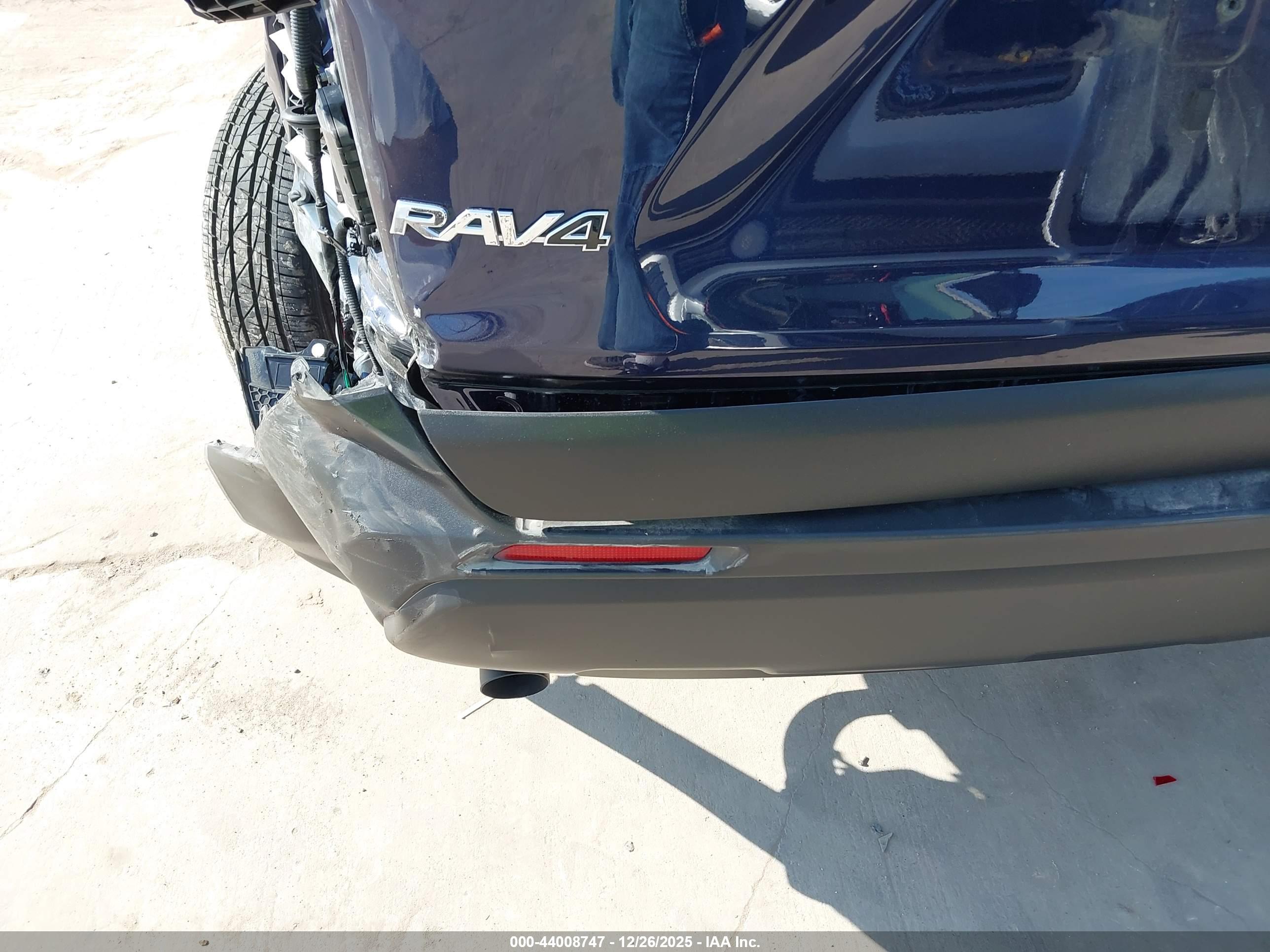 TOYOTA RAV4 image 6