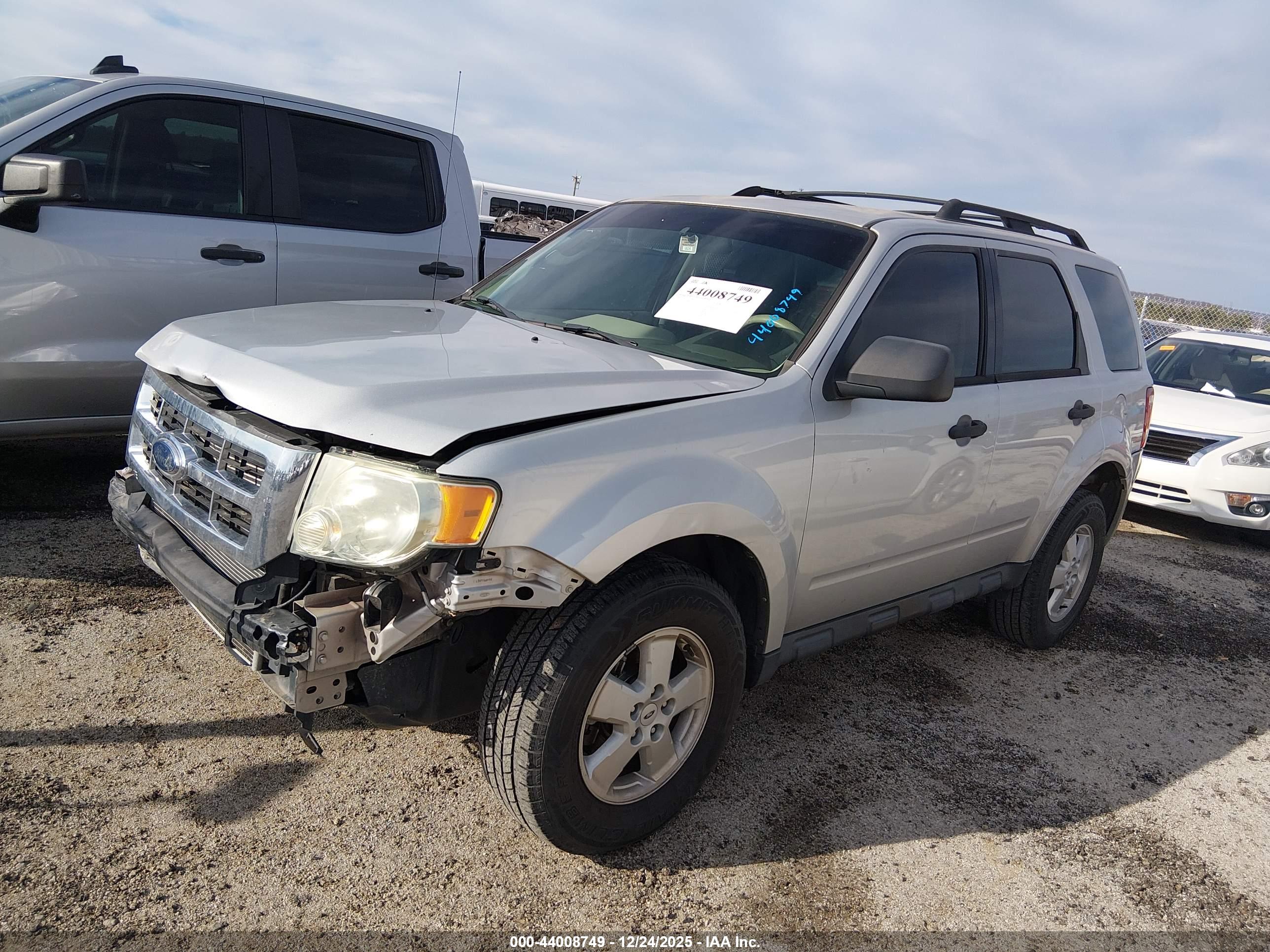 FORD ESCAPE image 2