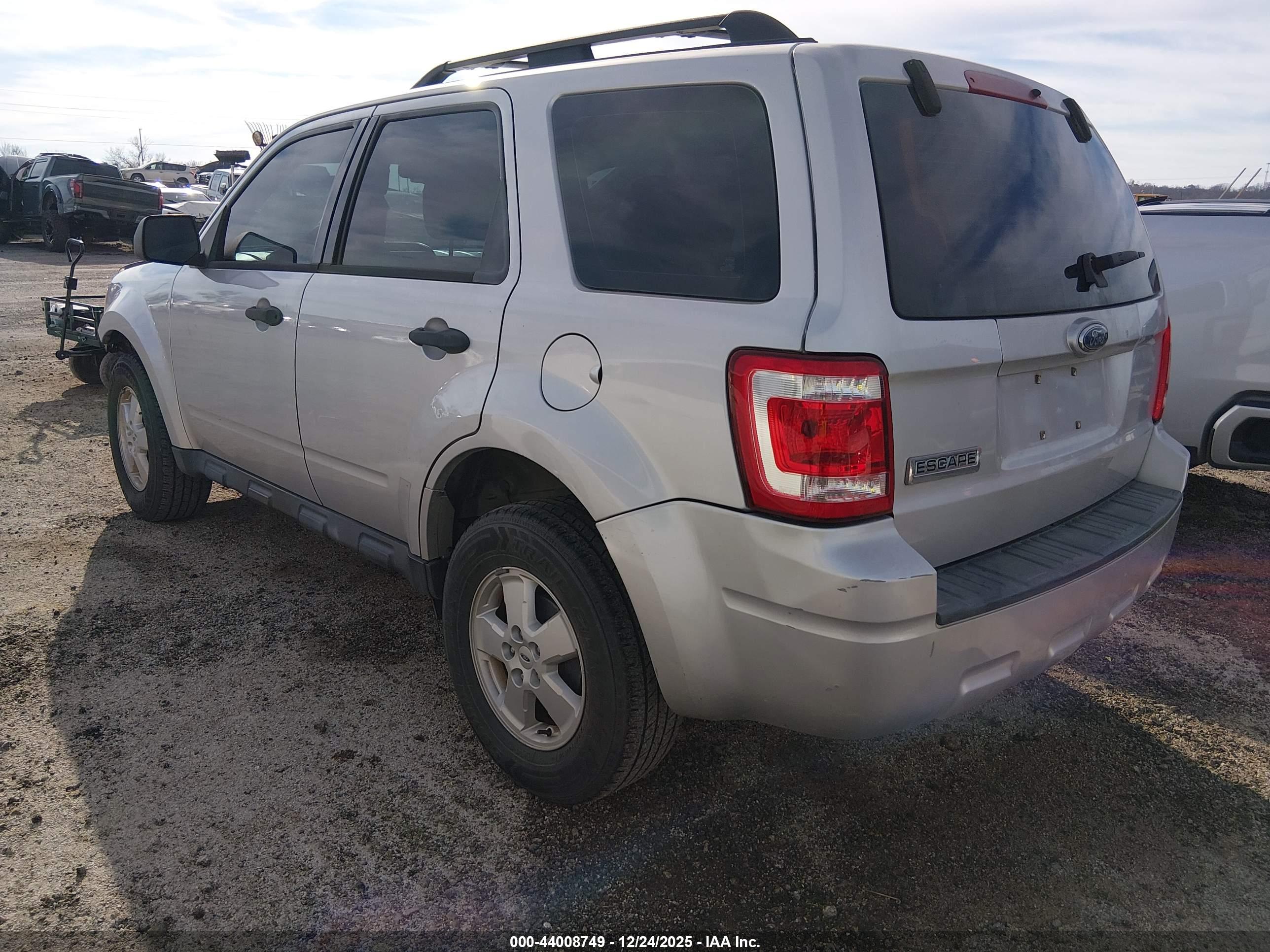 FORD ESCAPE image 3