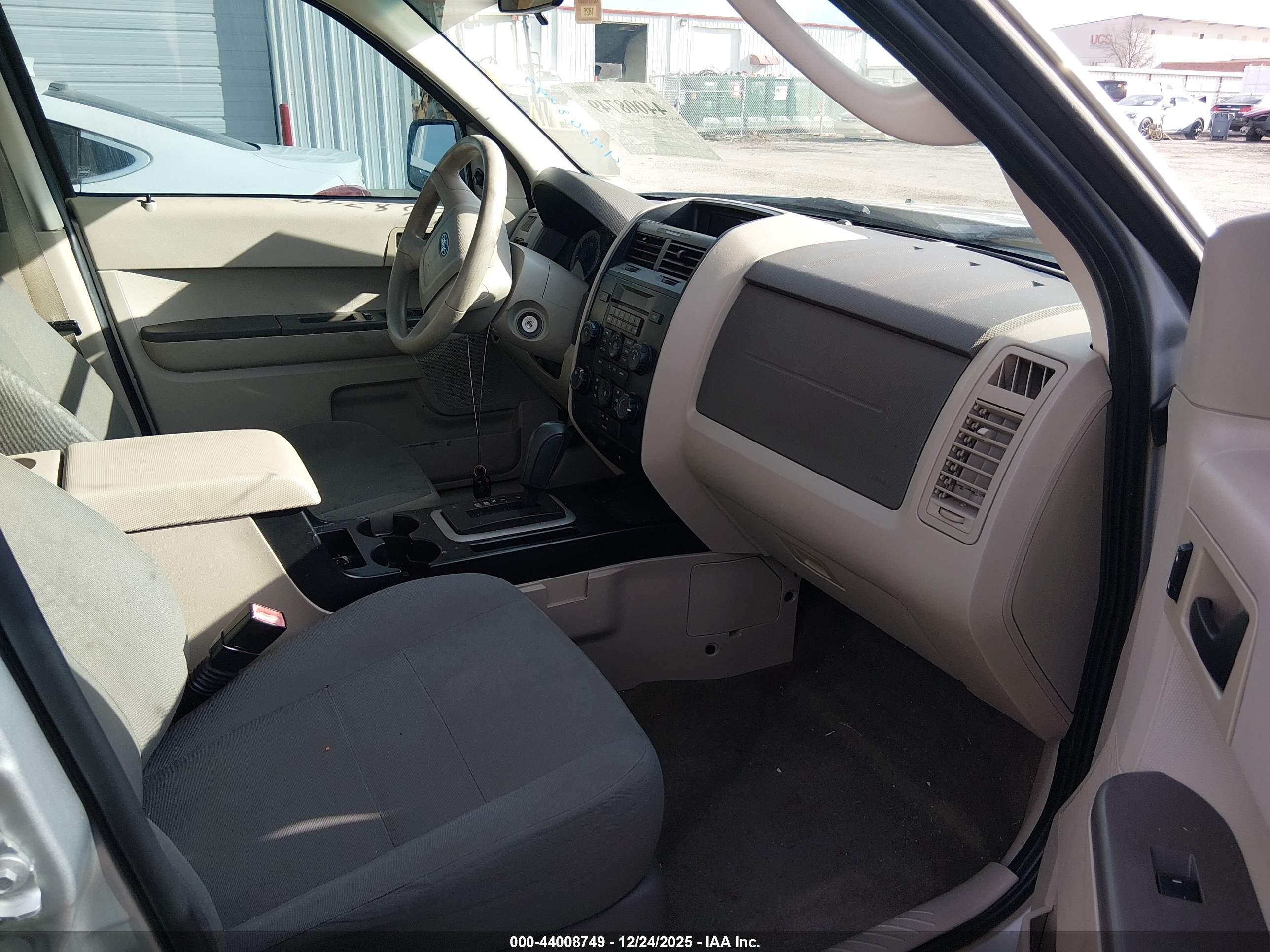 FORD ESCAPE image 5