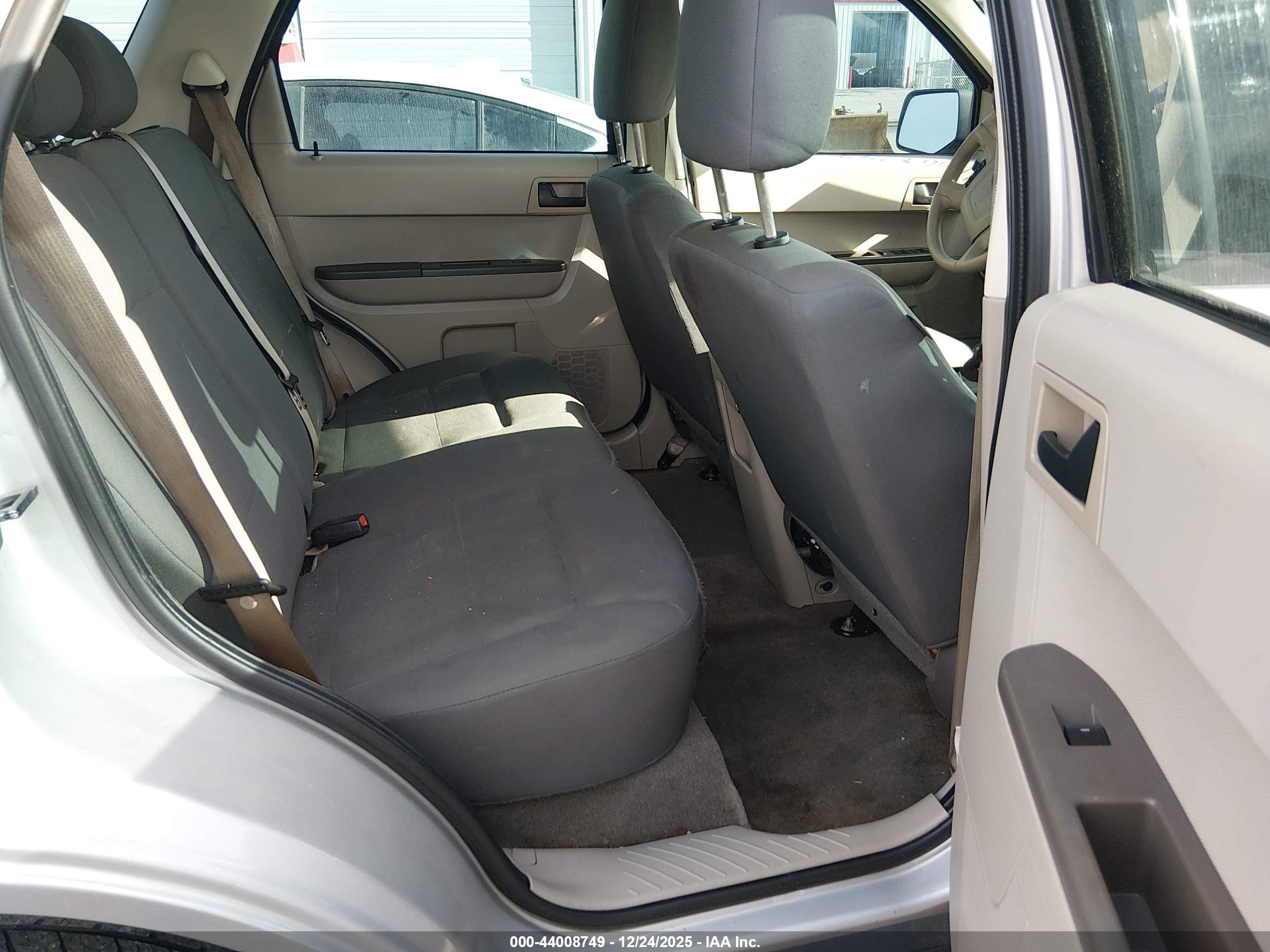 FORD ESCAPE image 8