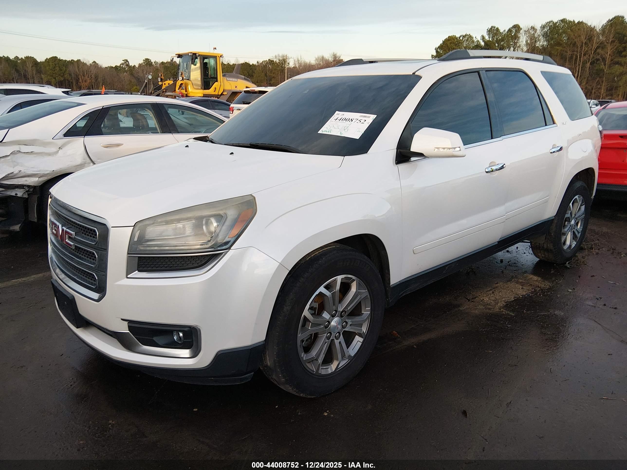 GMC ACADIA image 2