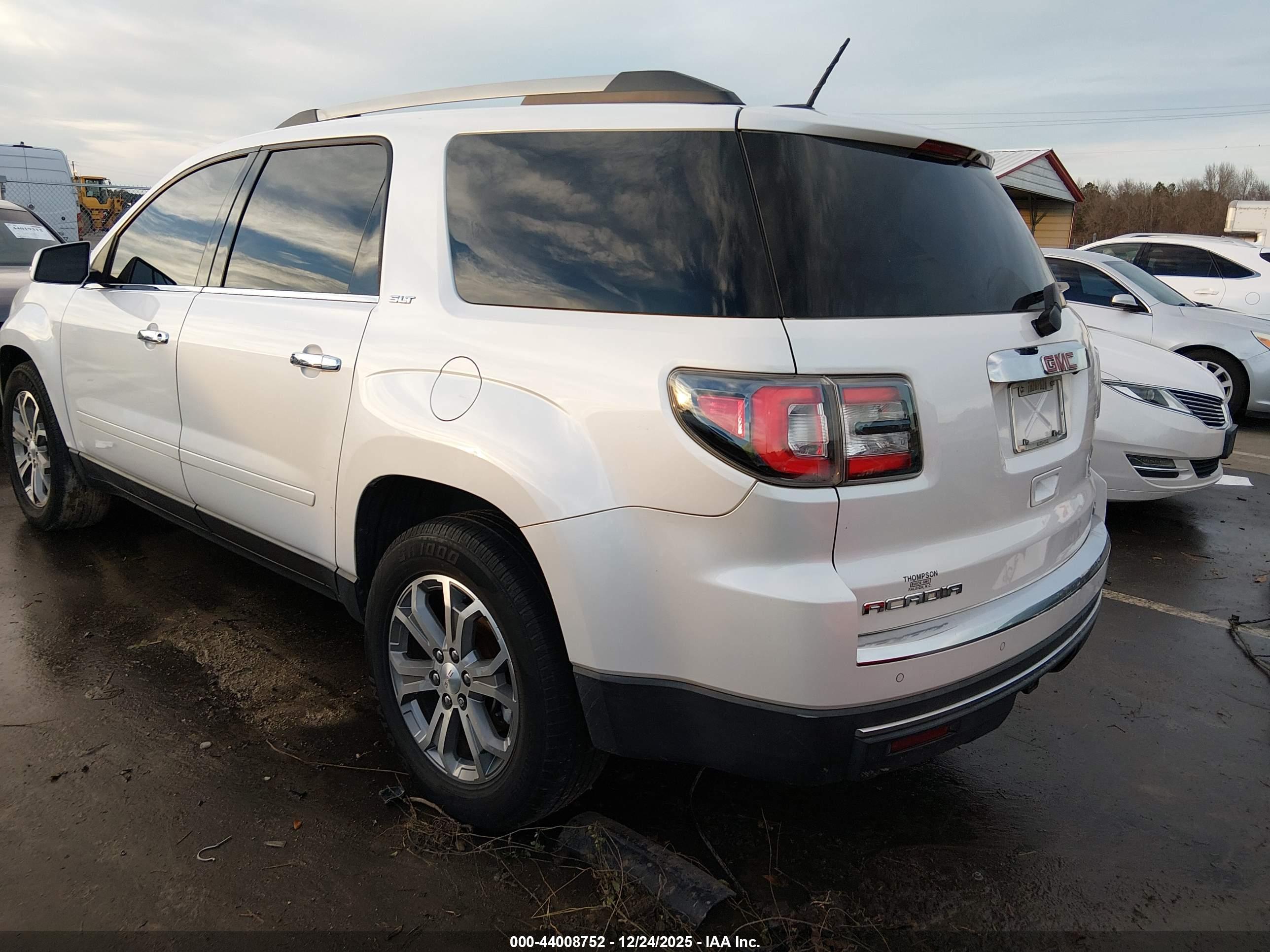 GMC ACADIA image 3