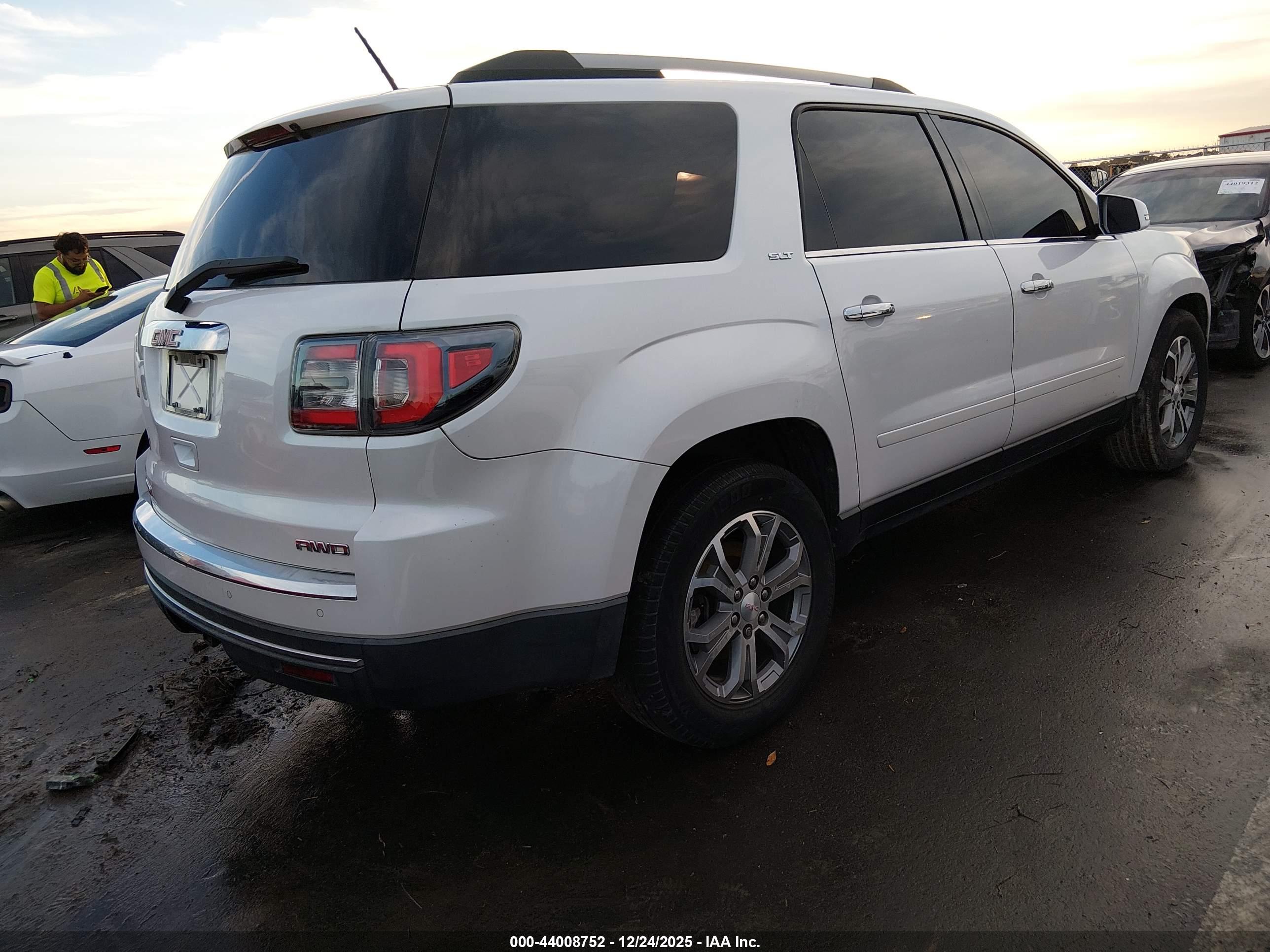 GMC ACADIA image 4