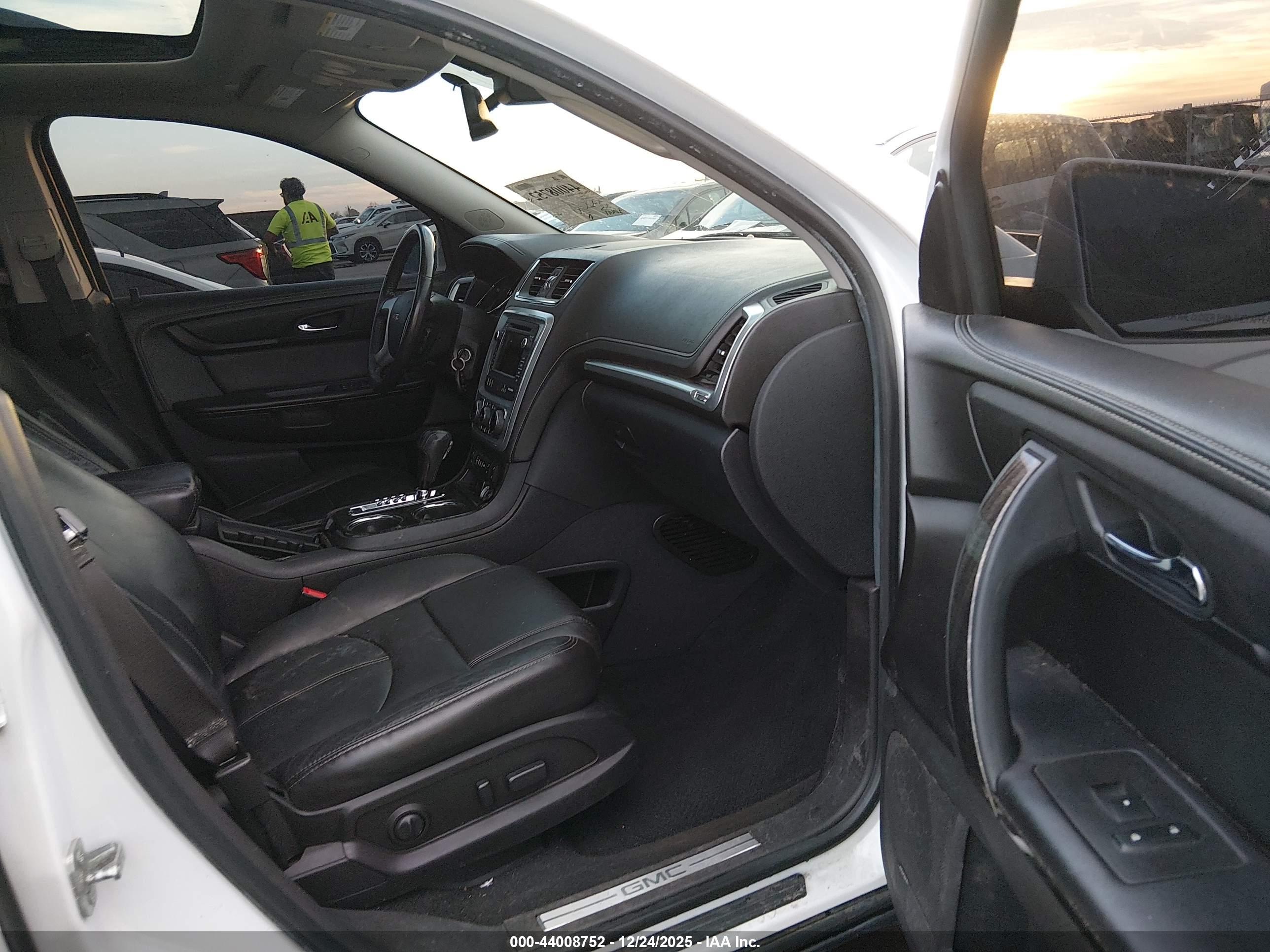 GMC ACADIA image 5
