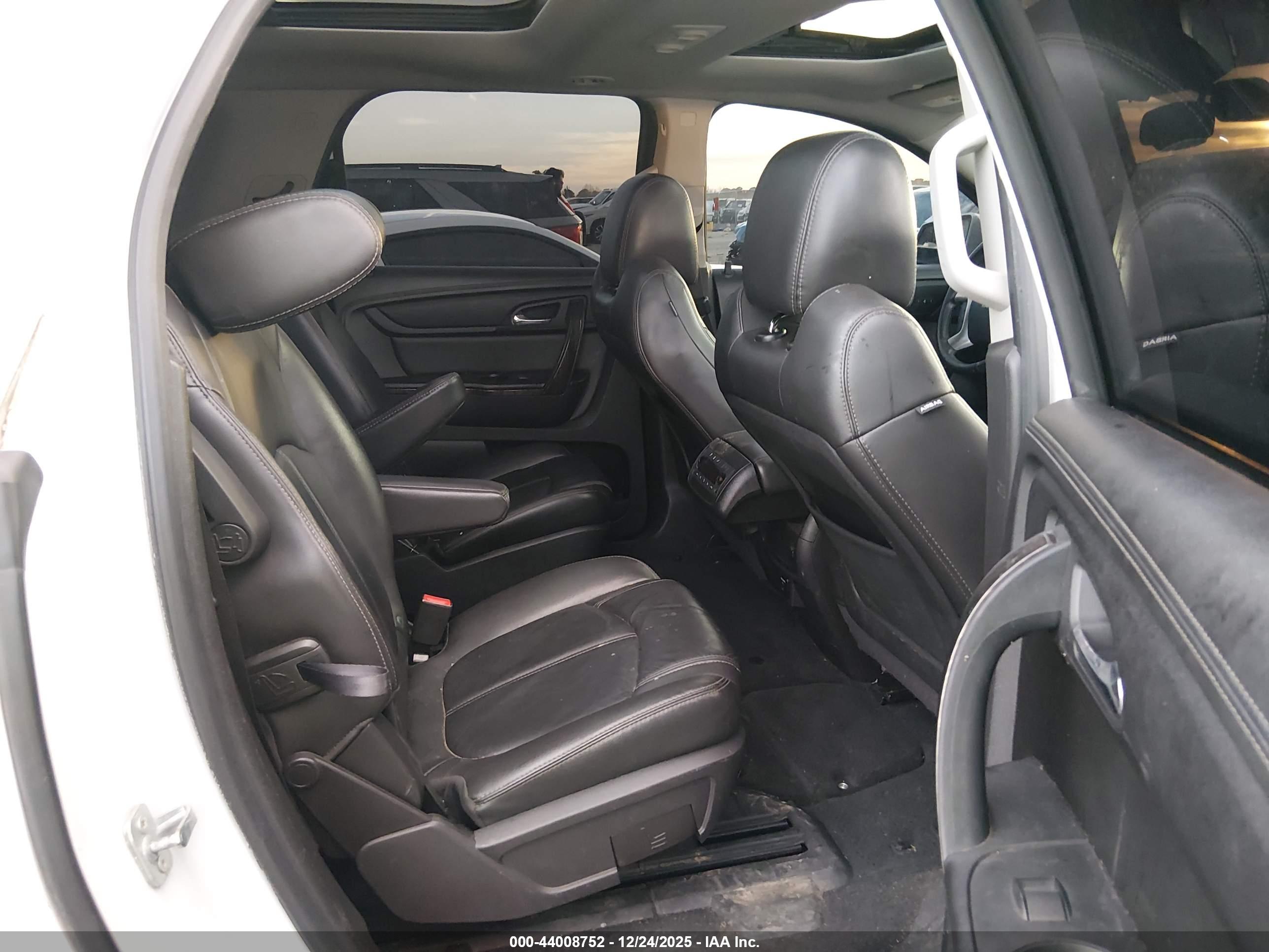 GMC ACADIA image 8