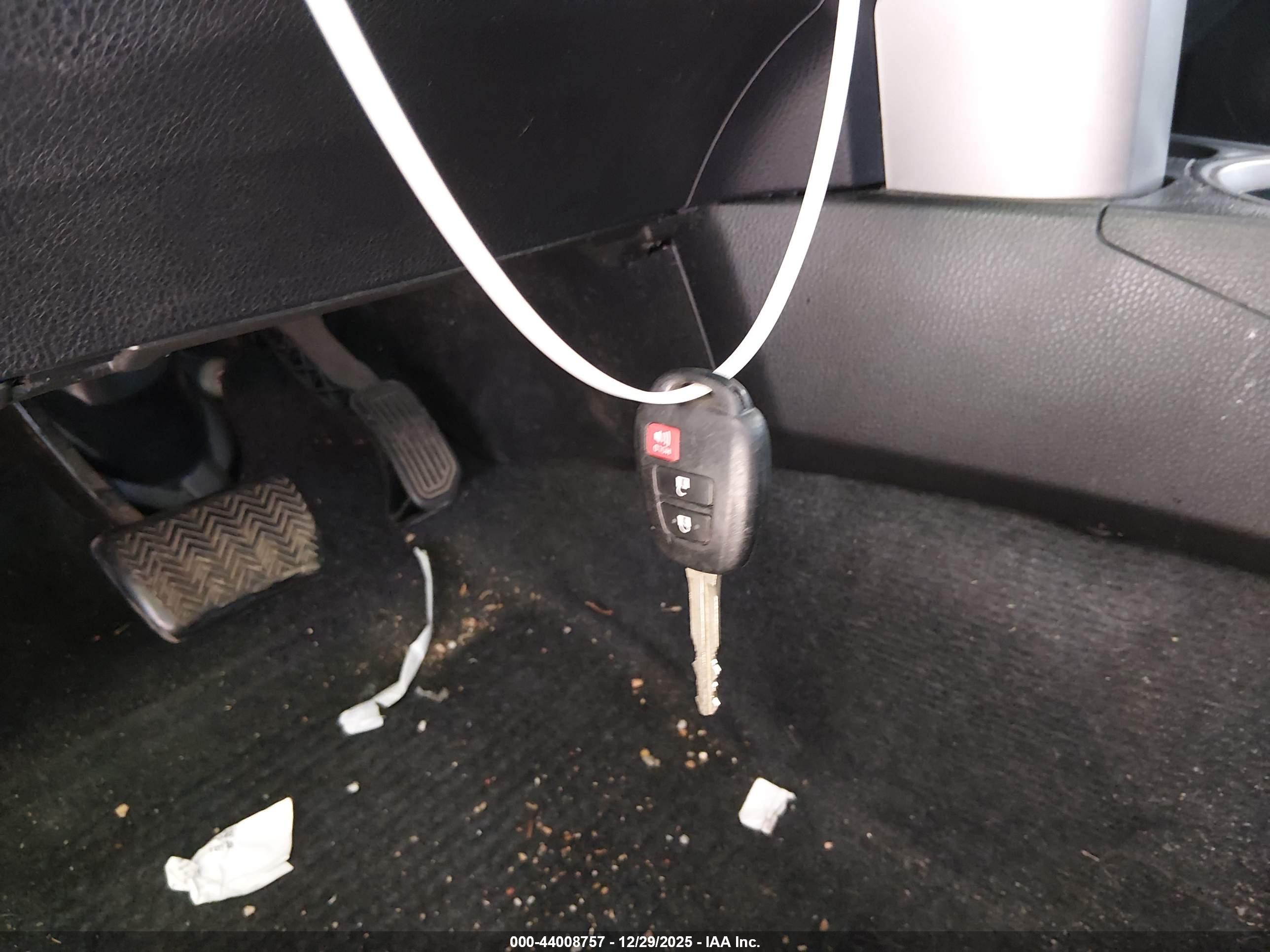 TOYOTA RAV4 image 11