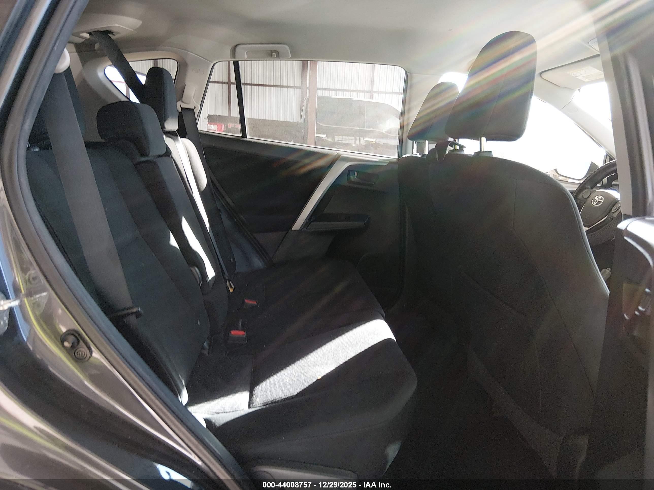 TOYOTA RAV4 image 8