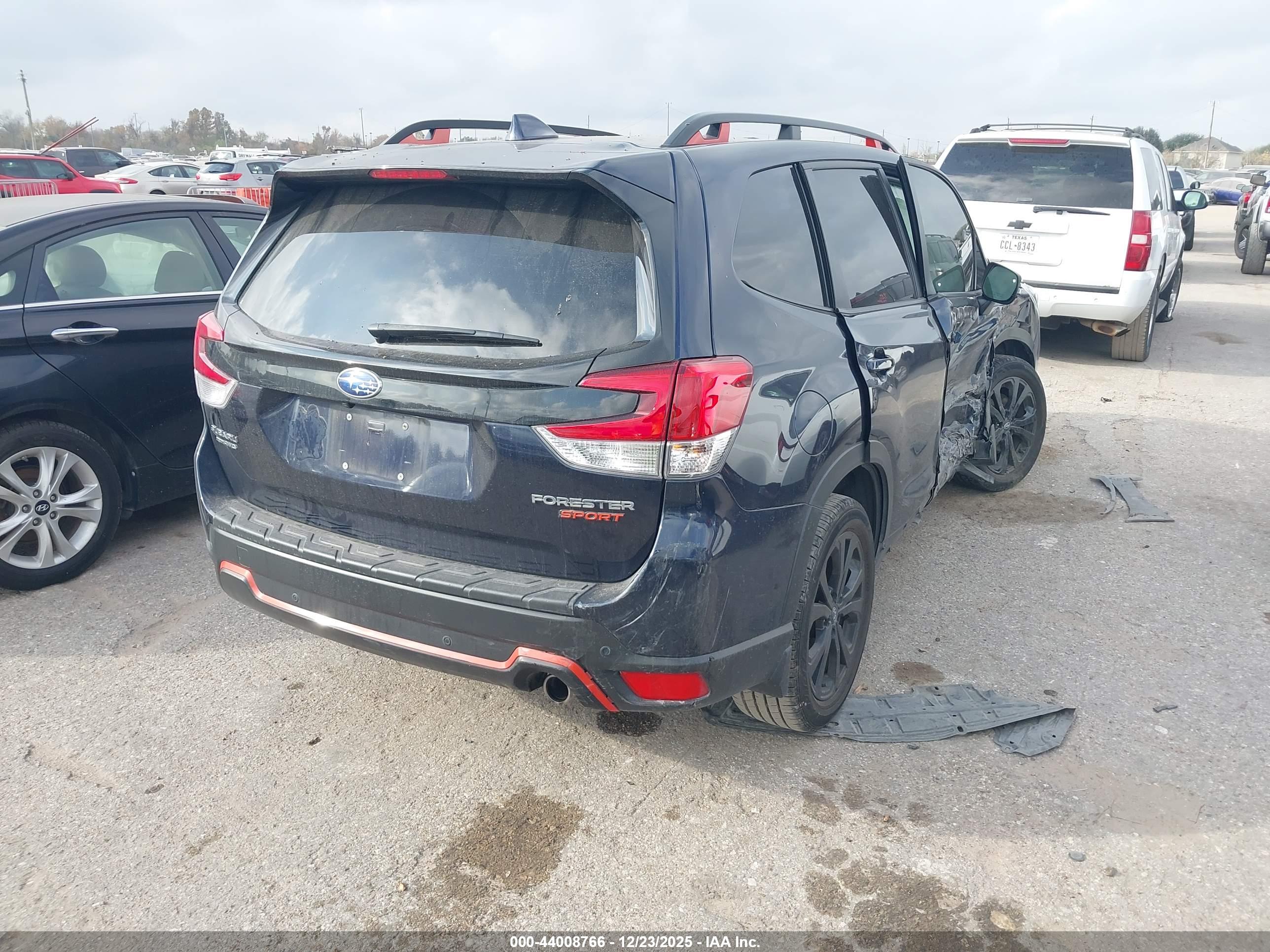 SUBARU FORESTER image 4