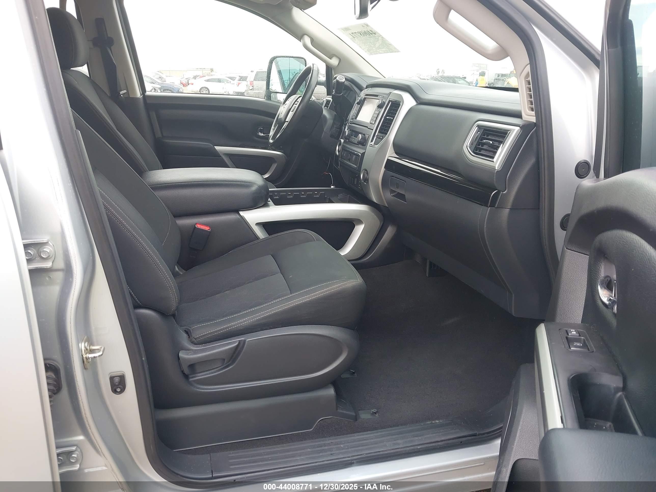 NISSAN TITAN image 5