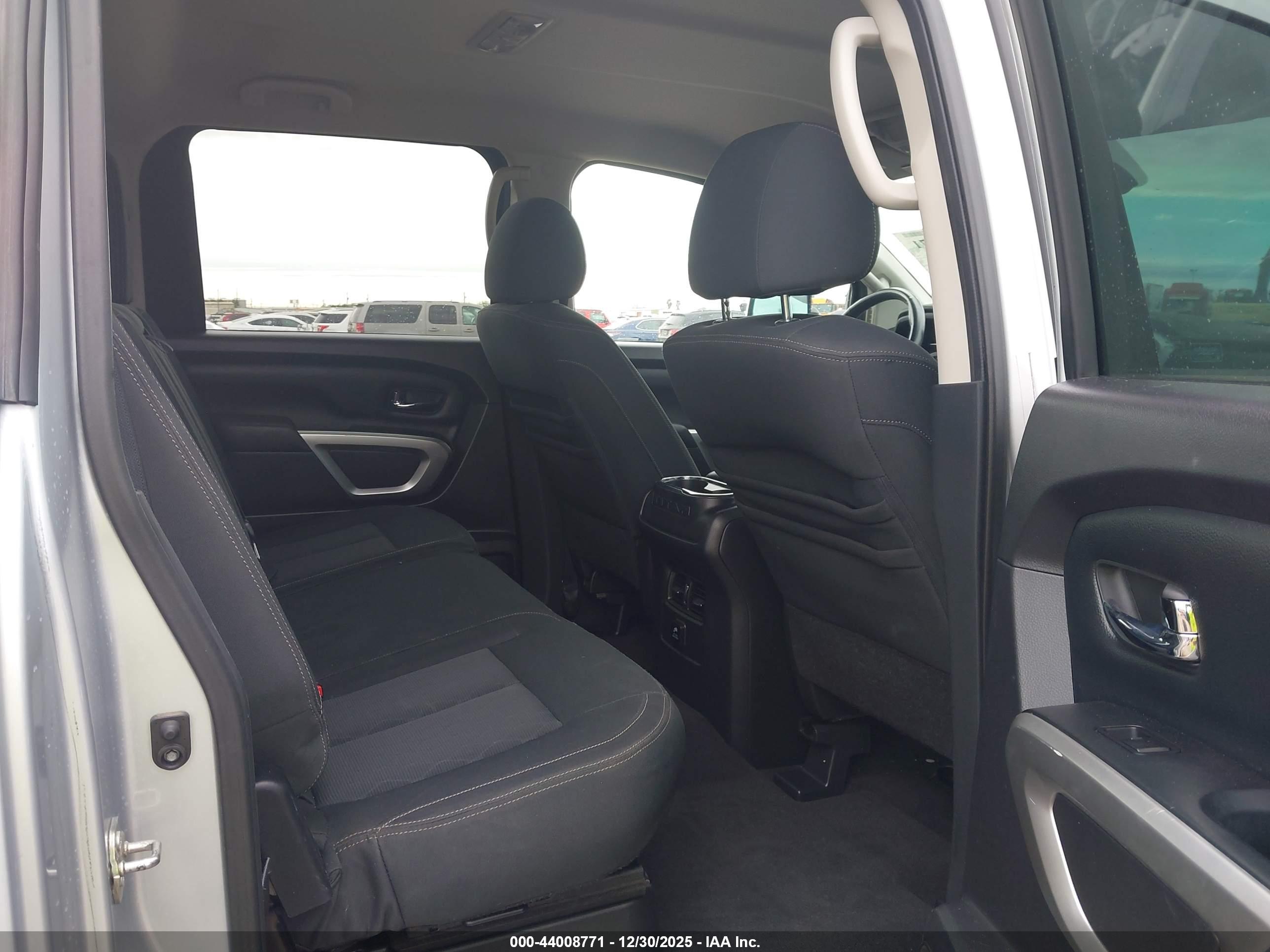 NISSAN TITAN image 8