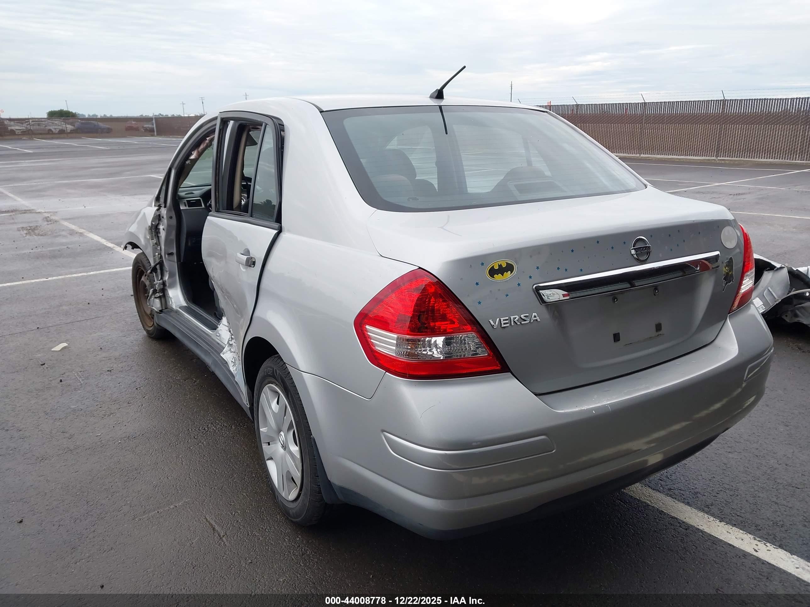 NISSAN VERSA image 3