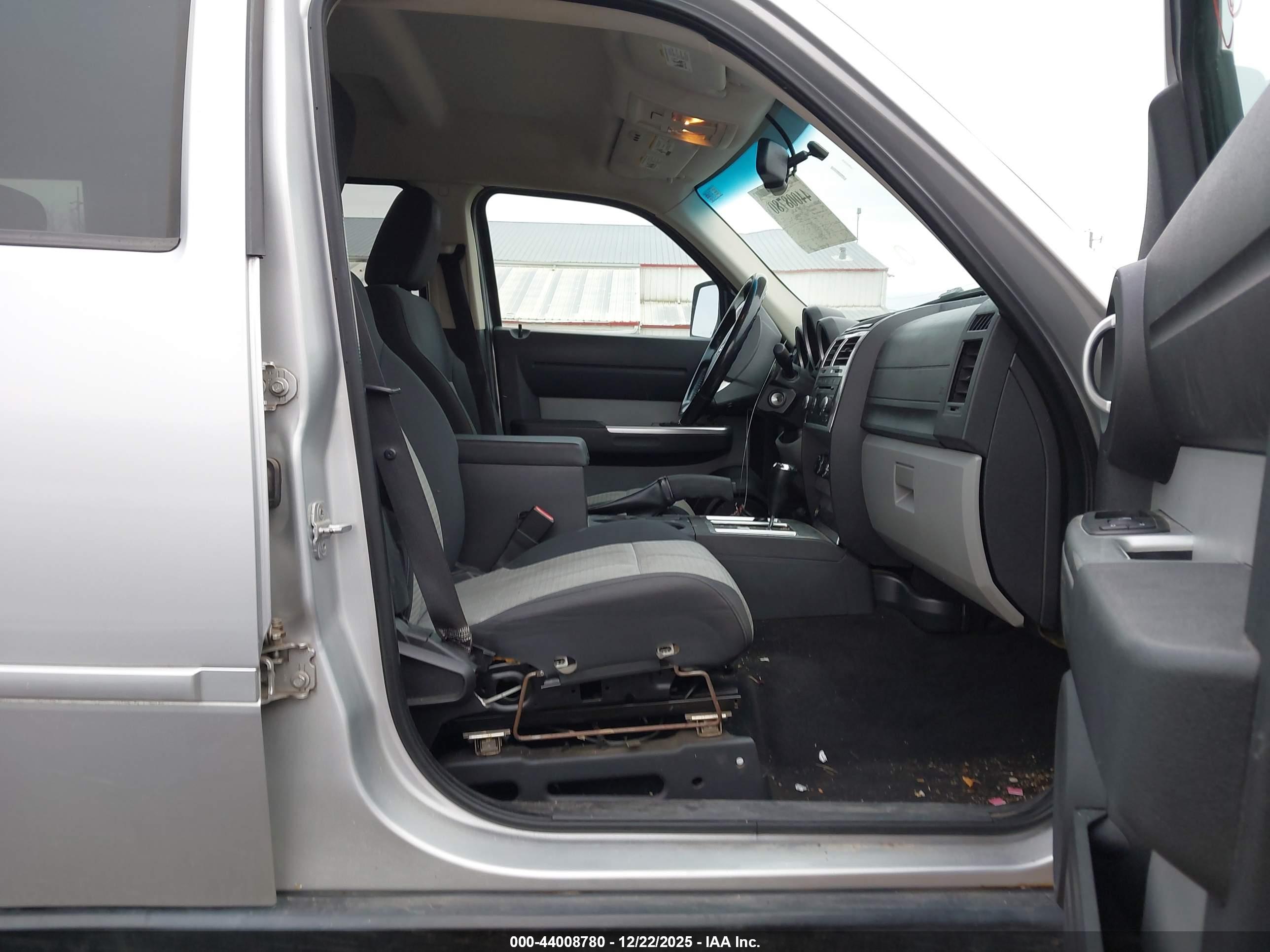 DODGE NITRO image 5