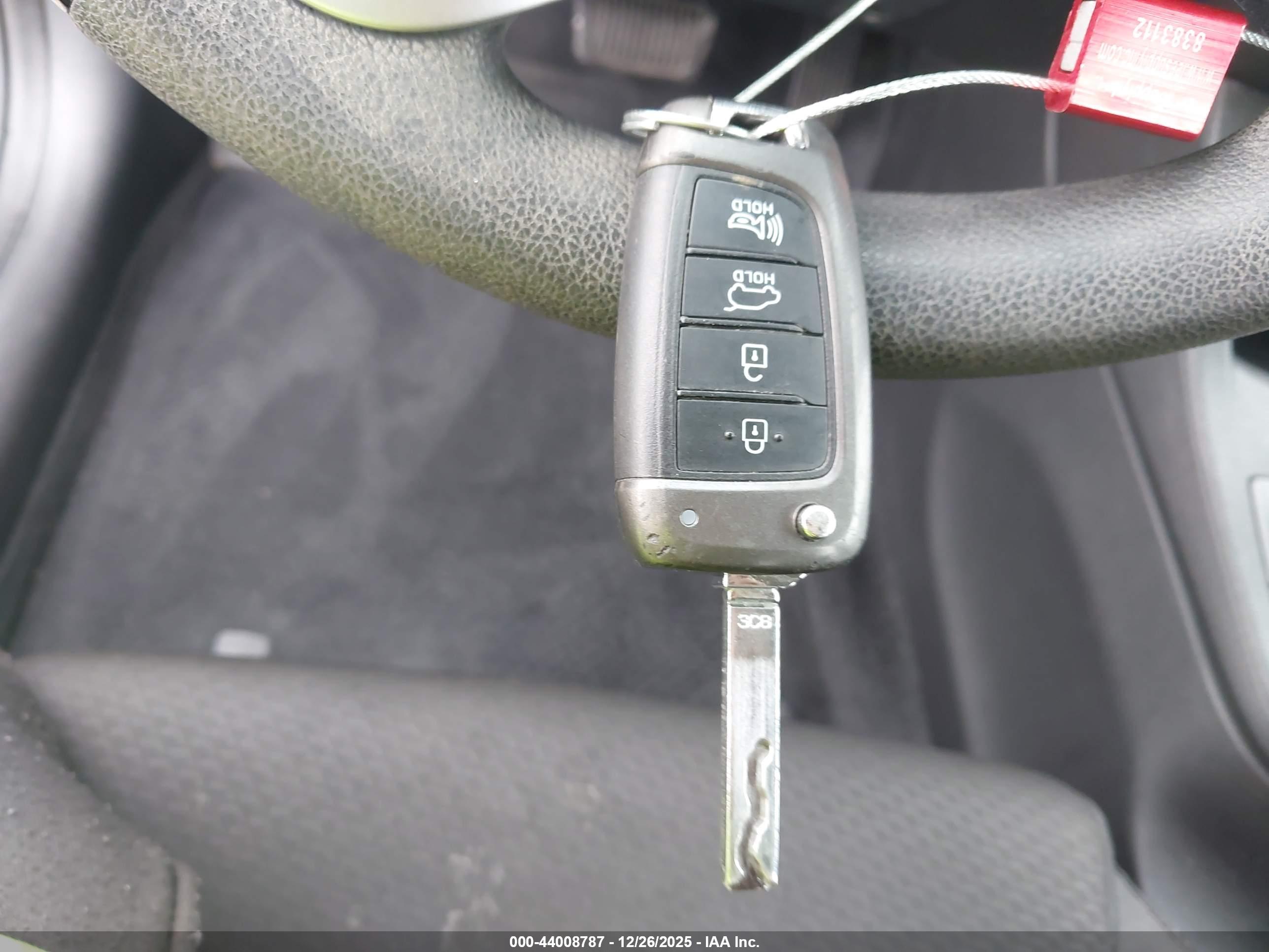 HYUNDAI ELANTRA image 11
